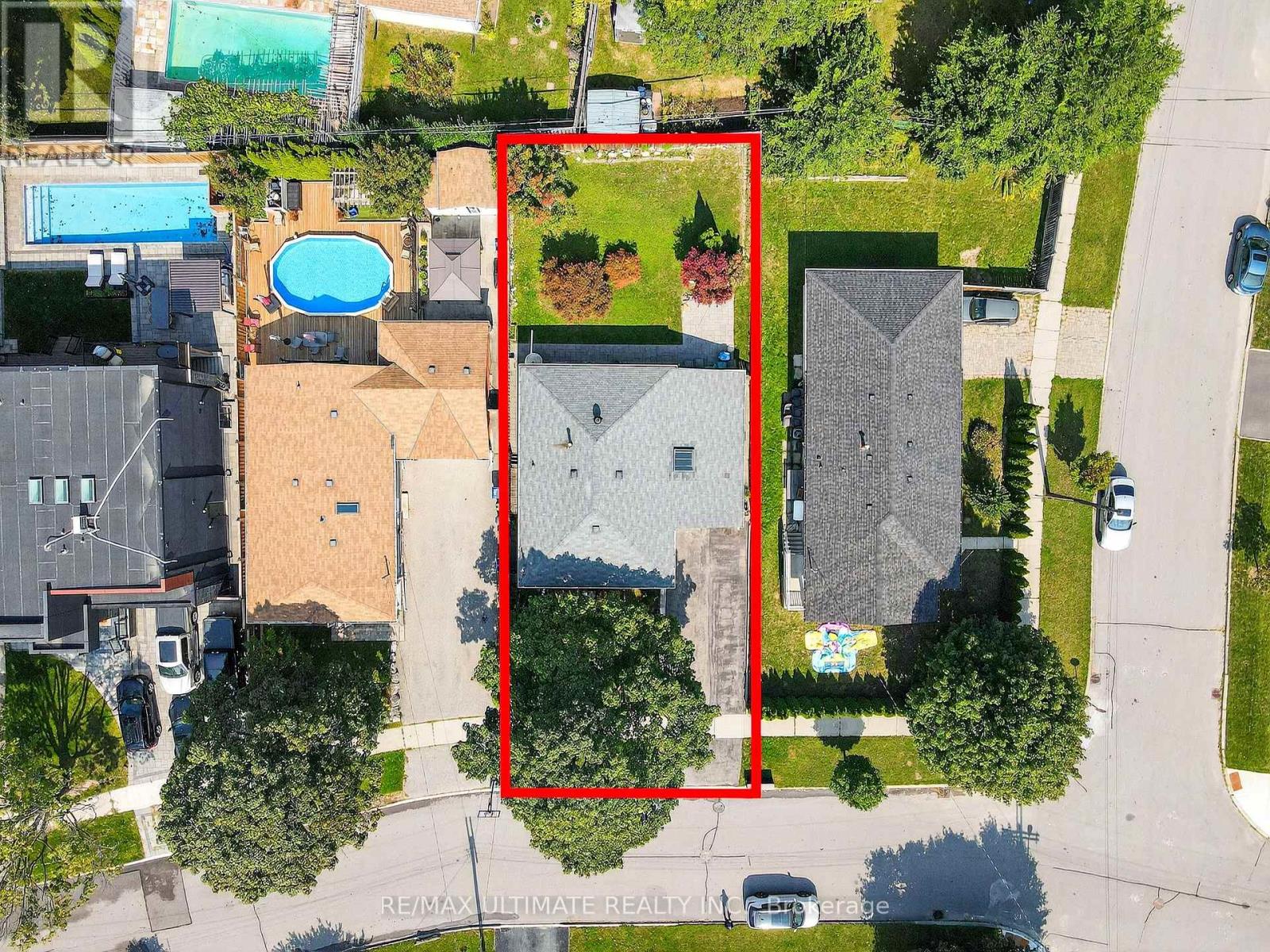 18 Courtwright Road, Toronto, Ontario  M9C 4B4 - Photo 3 - W12396976
