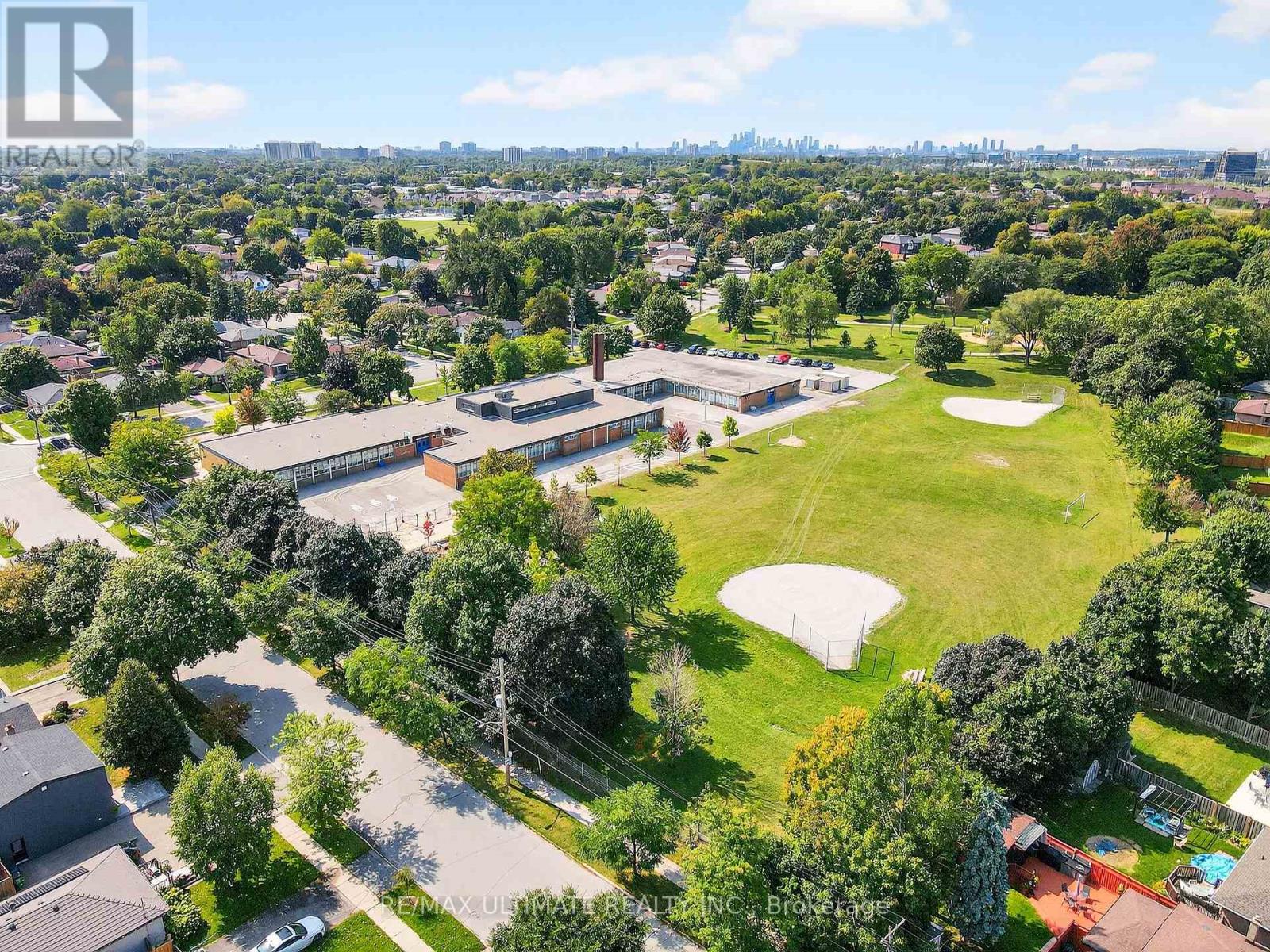 18 Courtwright Road, Toronto, Ontario  M9C 4B4 - Photo 44 - W12396976