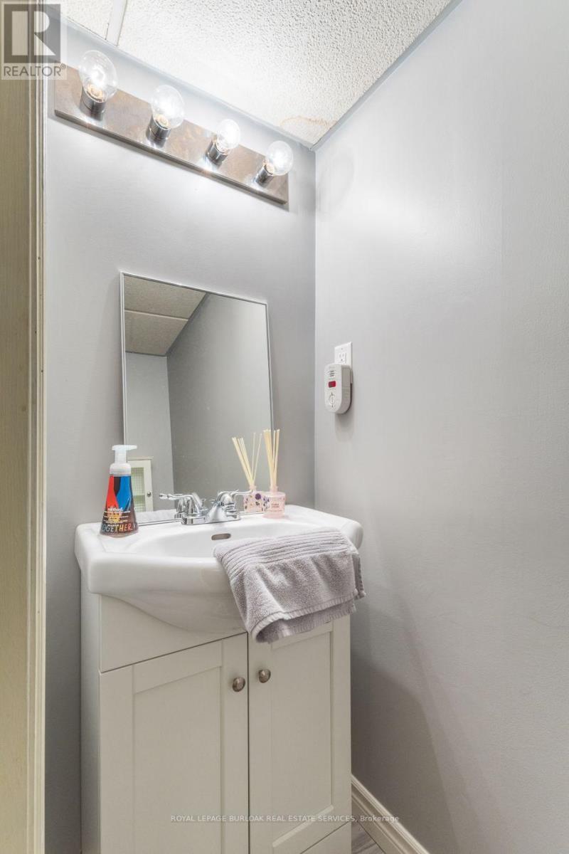 1580 Woodeden Drive, Mississauga, Ontario  L5H 3S5 - Photo 27 - W12397048