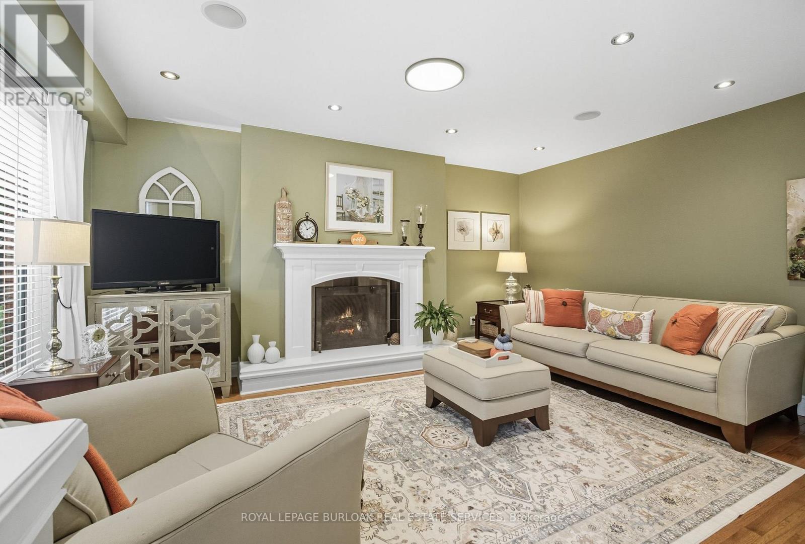 1580 Woodeden Drive, Mississauga, Ontario  L5H 3S5 - Photo 9 - W12397048