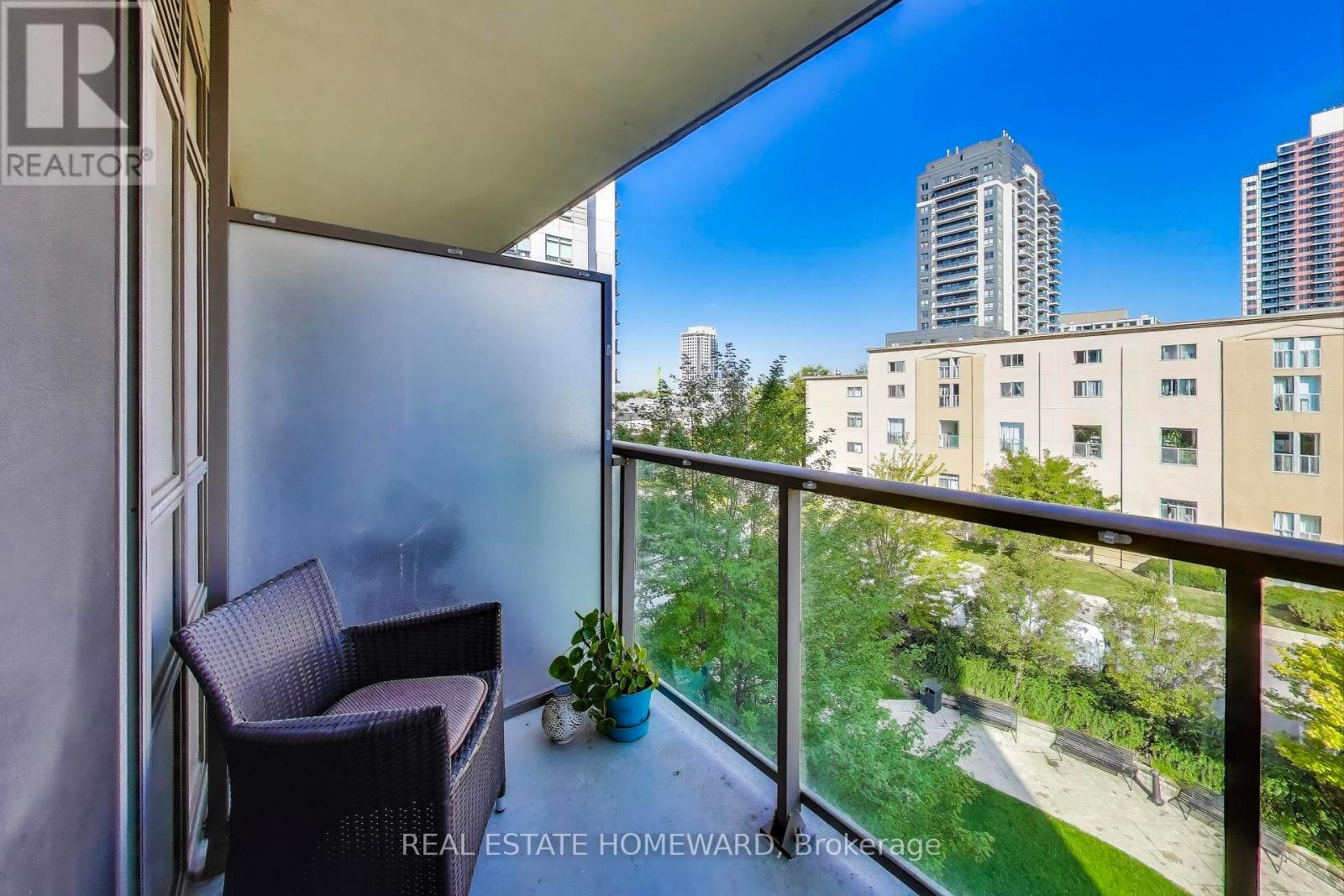 406 - 816 Lansdowne Avenue, Toronto, Ontario  M6H 4K6 - Photo 12 - W12397084
