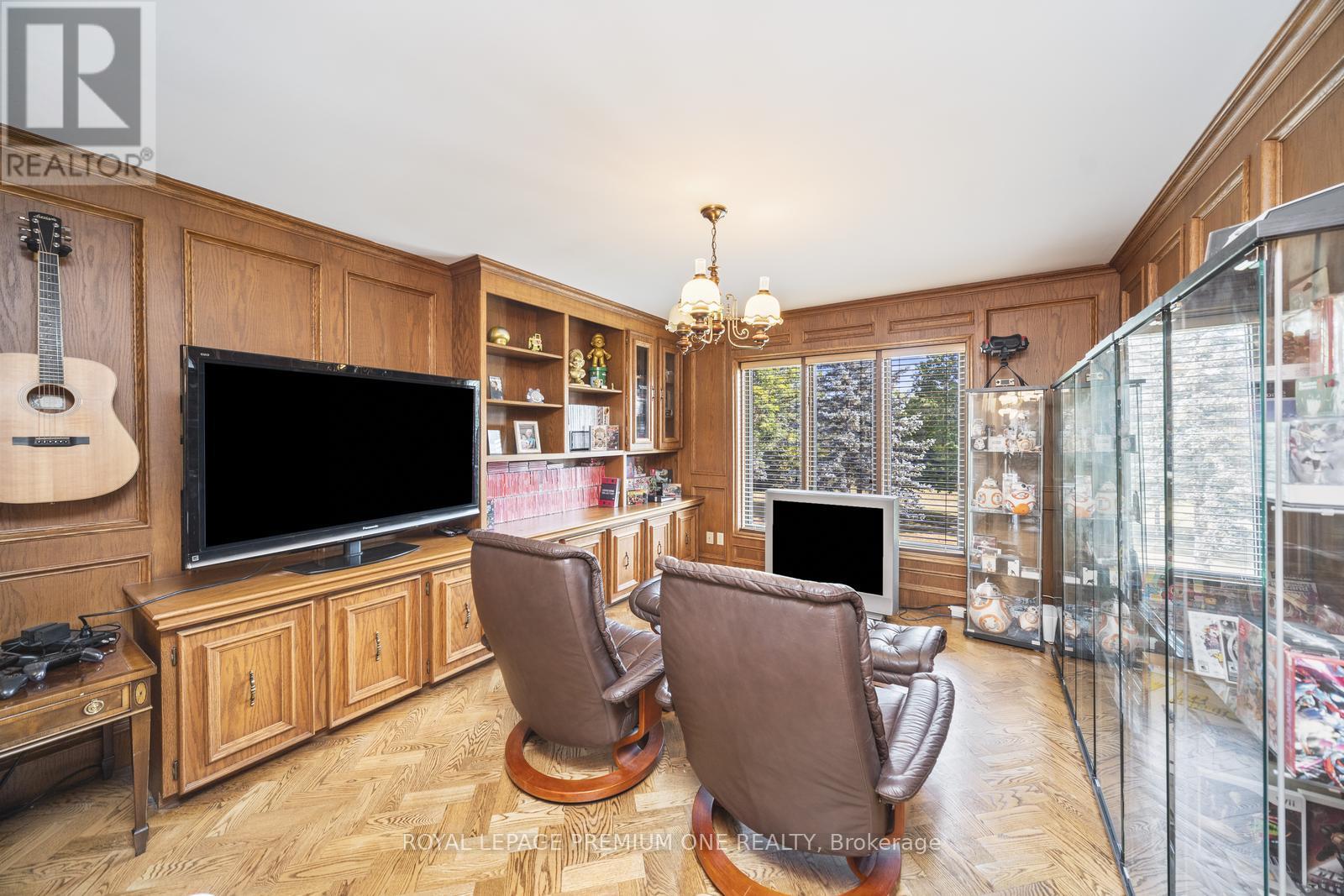 8 Beamish Court, Brampton, Ontario  L6P 0X8 - Photo 19 - W12397091