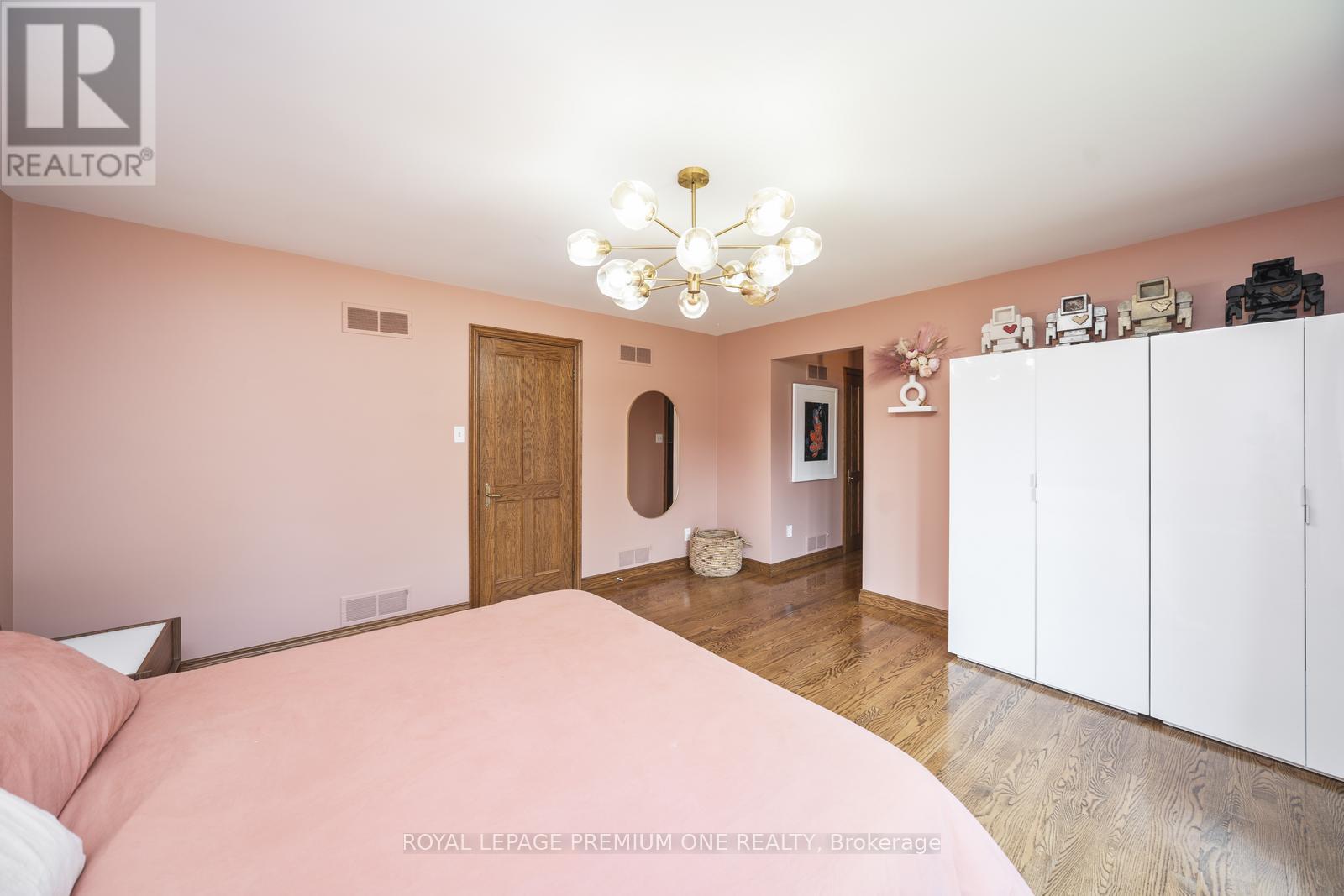8 Beamish Court, Brampton, Ontario  L6P 0X8 - Photo 22 - W12397091