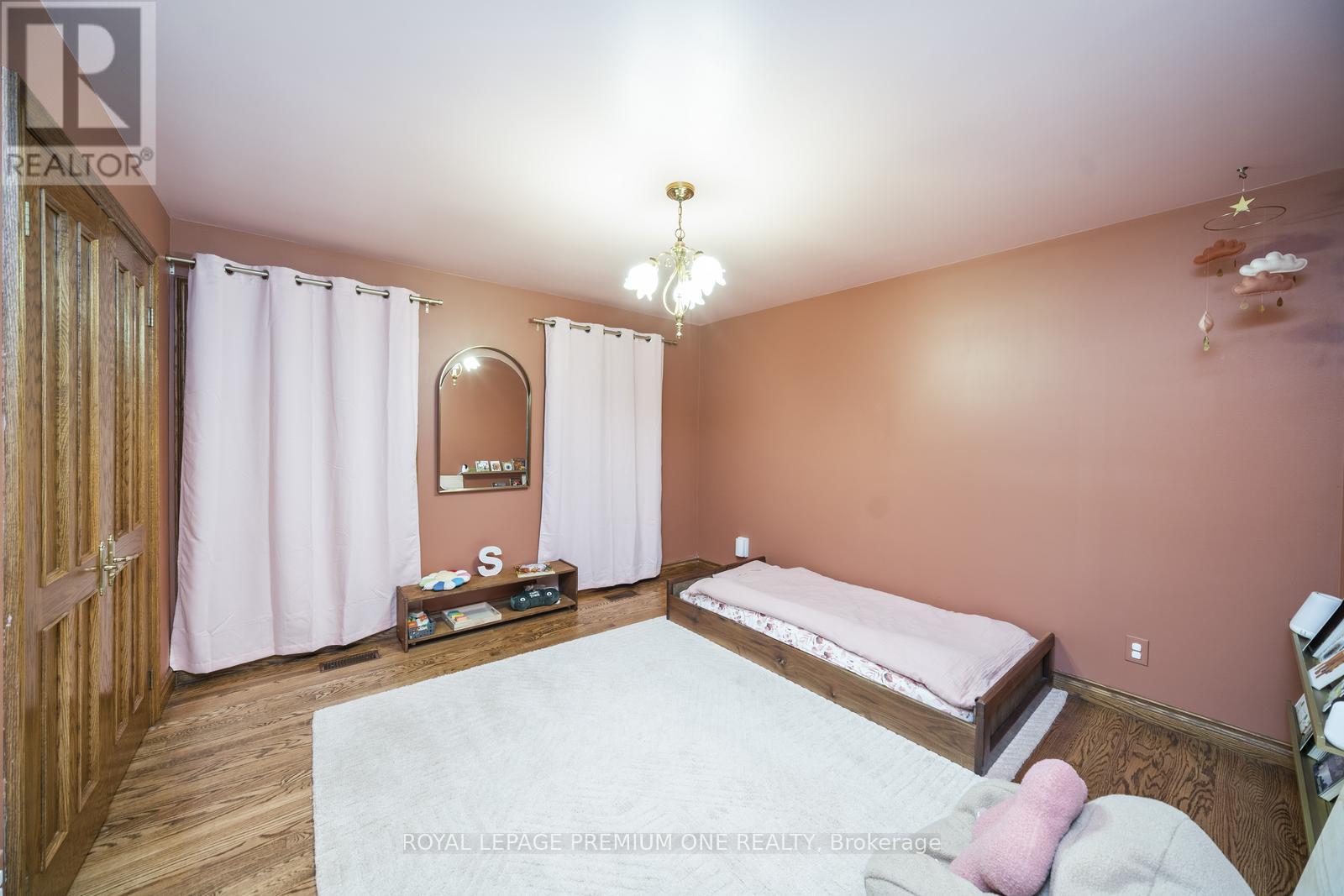 8 Beamish Court, Brampton, Ontario  L6P 0X8 - Photo 25 - W12397091