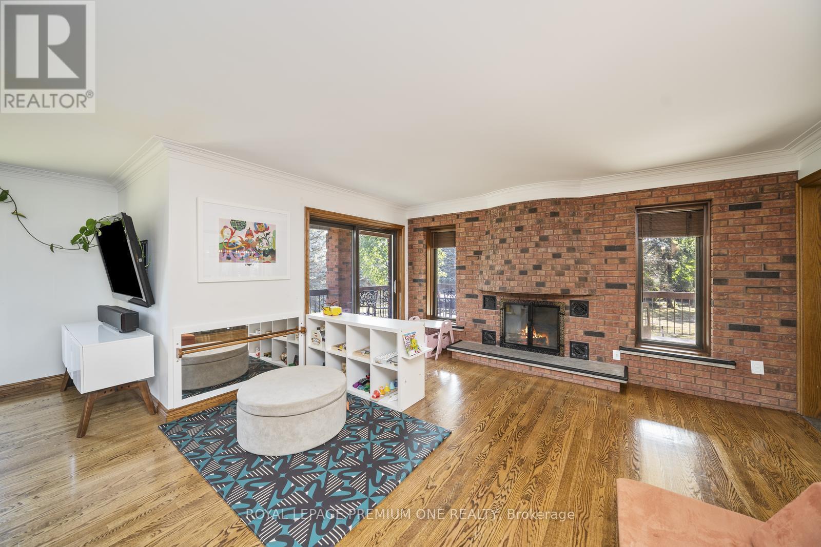 8 Beamish Court, Brampton, Ontario  L6P 0X8 - Photo 9 - W12397091