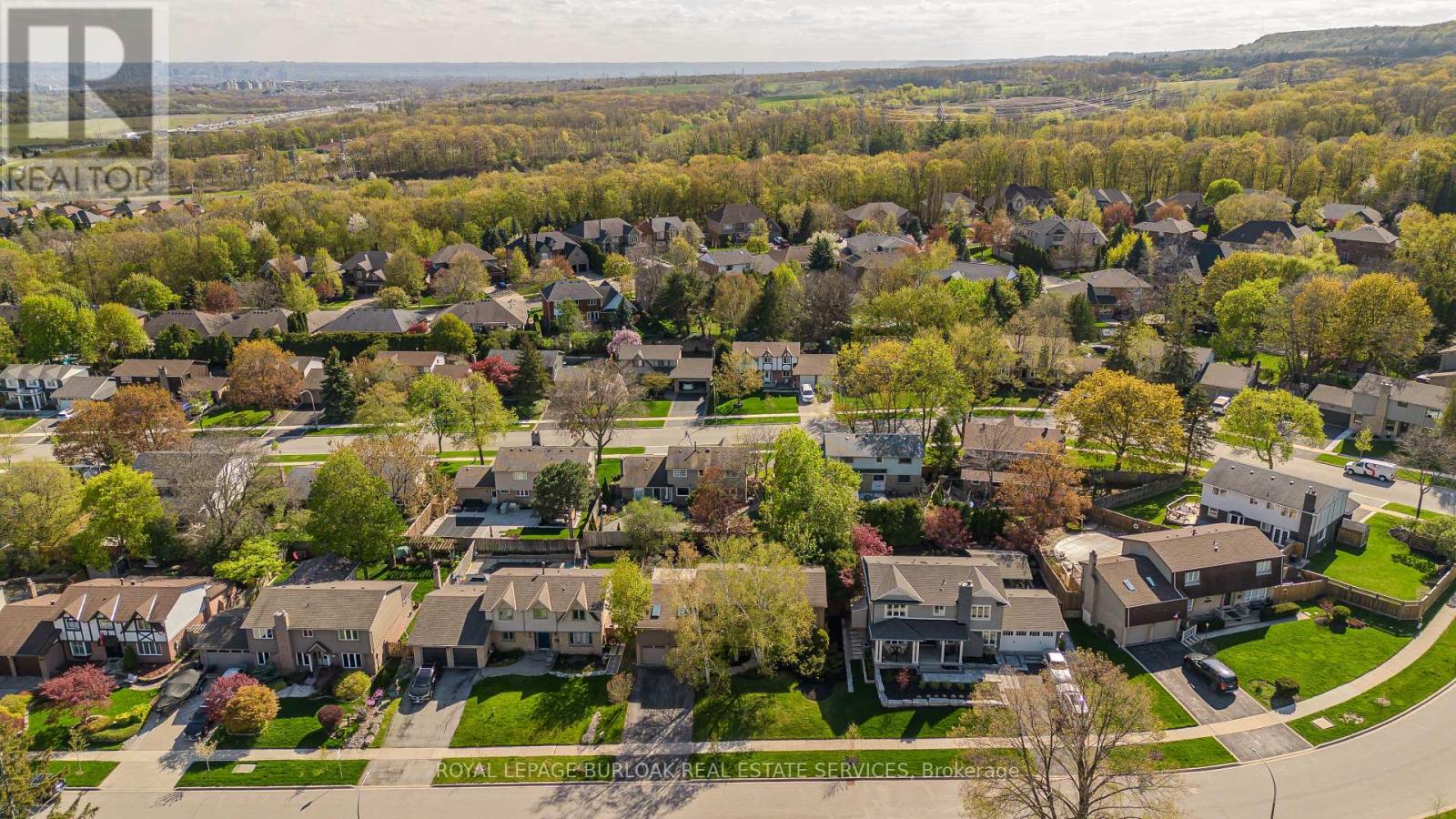 1858 Heather Hills Drive, Burlington, Ontario  L7P 2Y9 - Photo 4 - W12388833