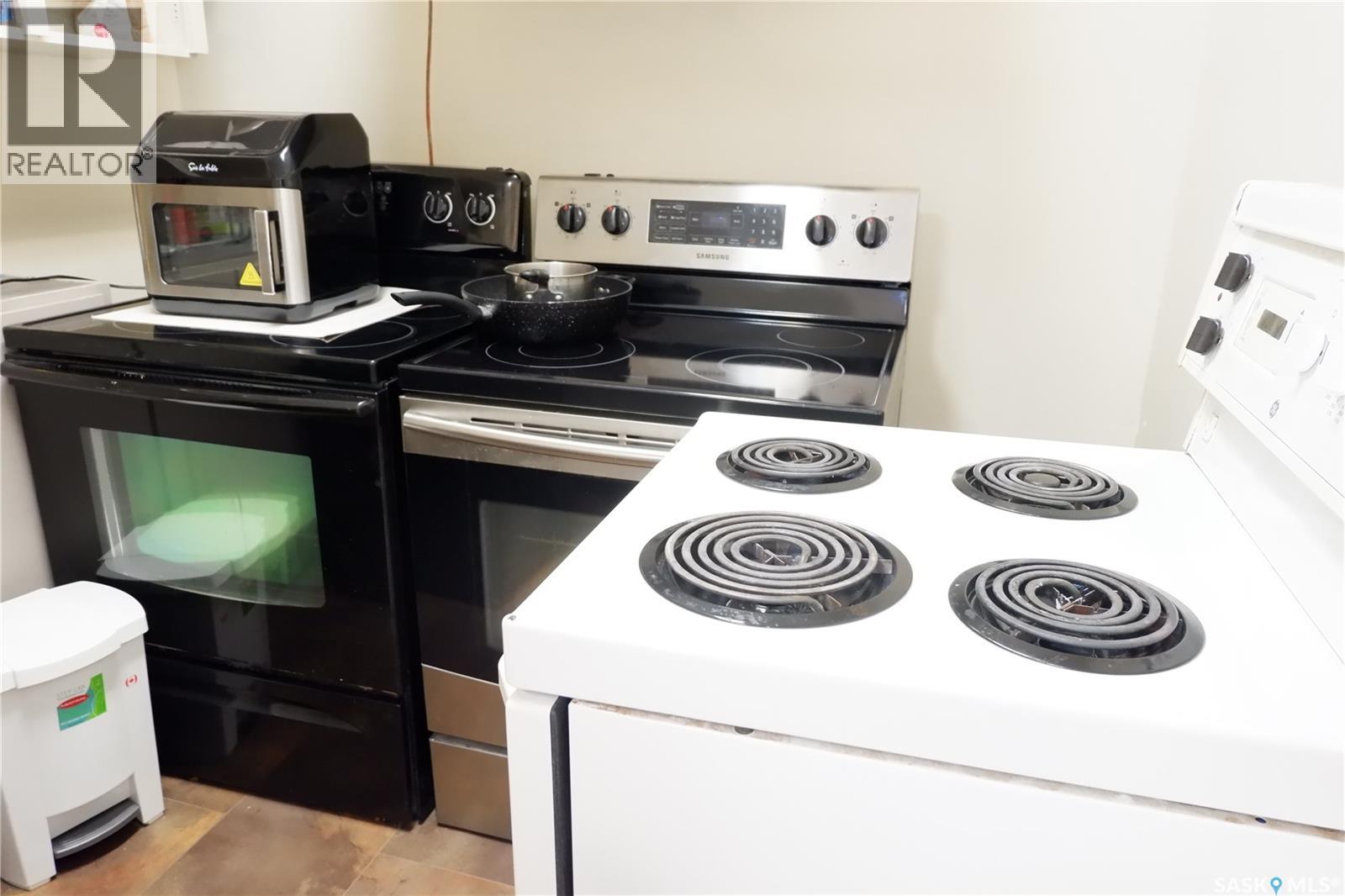 221 Centre Street, Assiniboia, Saskatchewan  S0H 0B0 - Photo 11 - SK018128