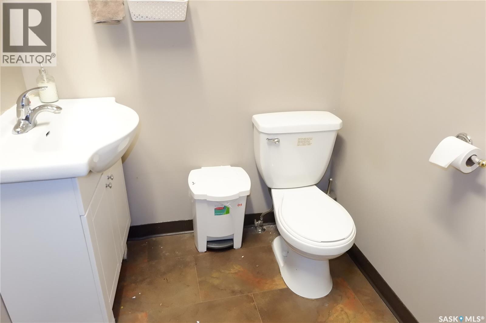 221 Centre Street, Assiniboia, Saskatchewan  S0H 0B0 - Photo 14 - SK018128