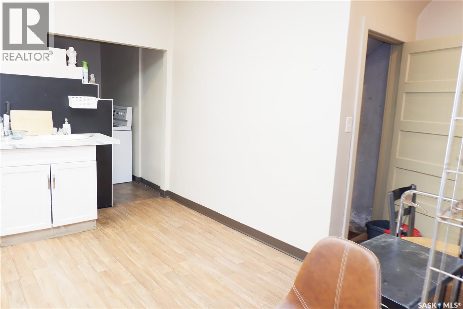 221 Centre Street, Assiniboia, Saskatchewan  S0H 0B0 - Photo 9 - SK018128