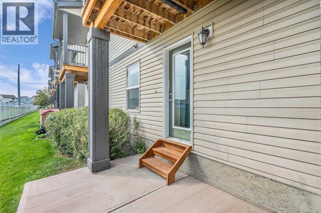 369 Copperpond Landing Se, Calgary, Alberta  T2Z 1G6 - Photo 9 - A2255997