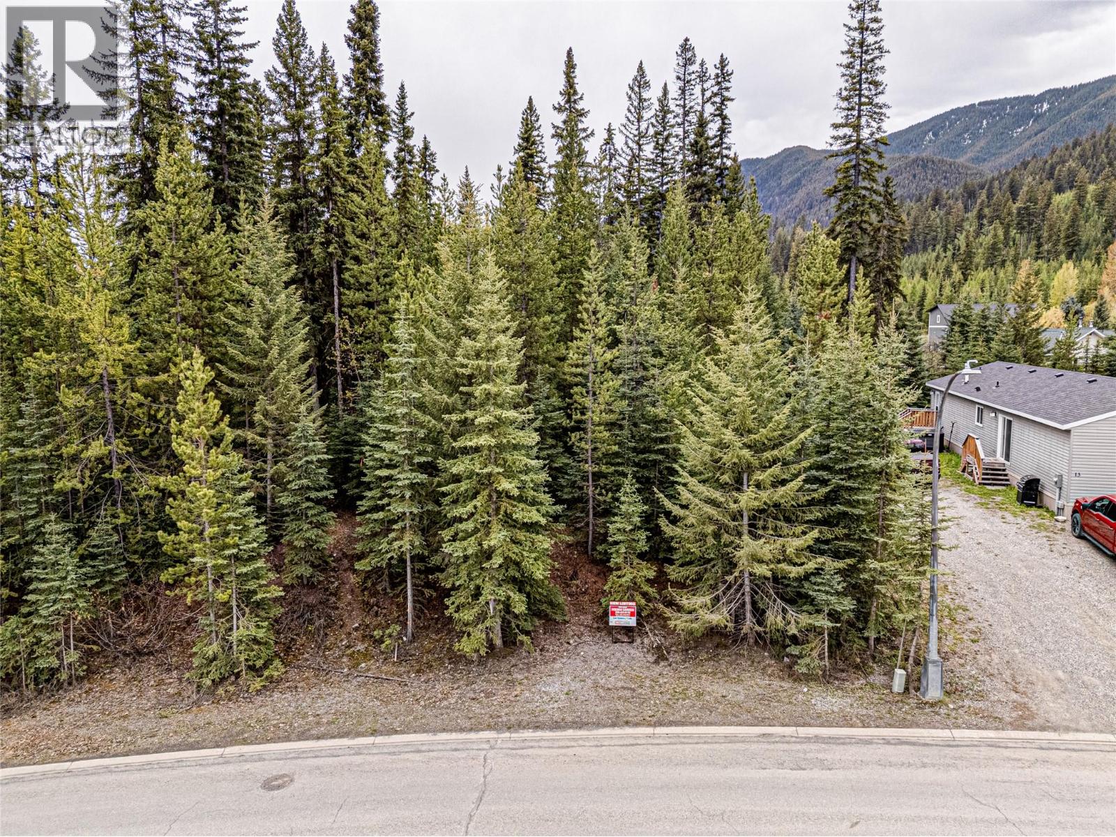 15 David Crescent, Elkford, British Columbia  V0B 1H0 - Photo 3 - 10362380
