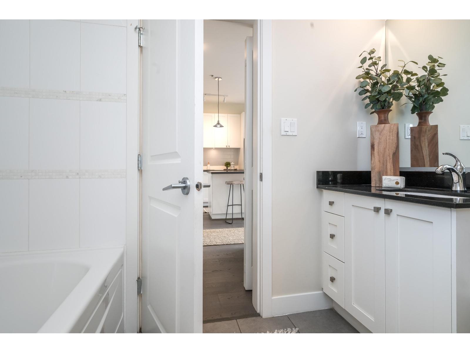 301 15850 26 Avenue, Surrey, British Columbia V3S 2N6 - Photo 18 - R3046386