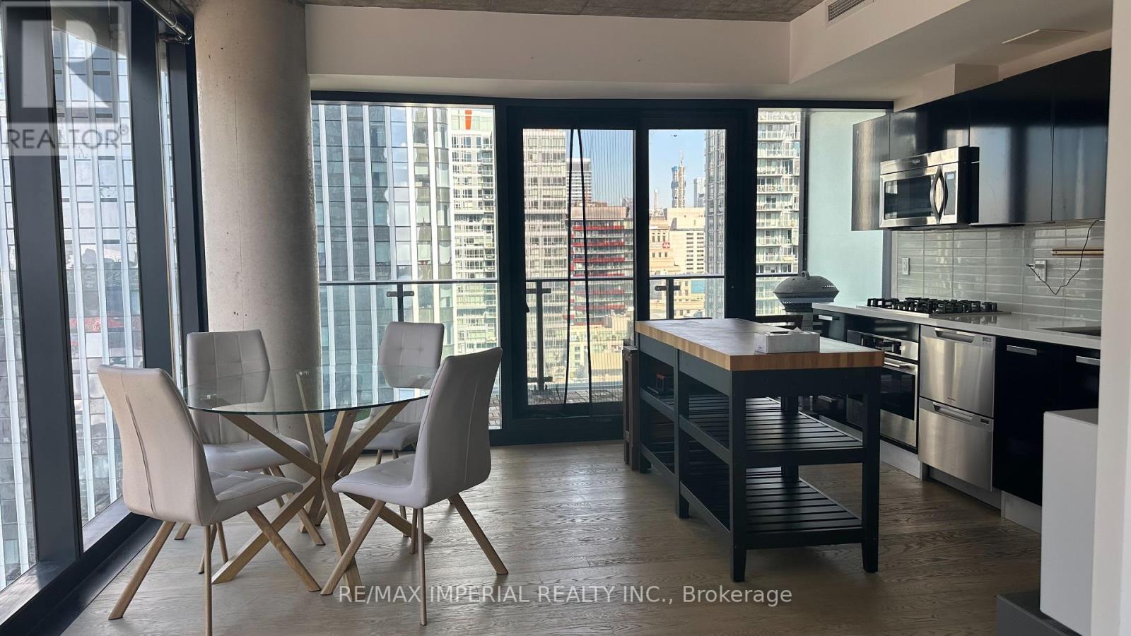2201 - 224 King Street W, Toronto, Ontario  M5H 0A6 - Photo 2 - C12397114