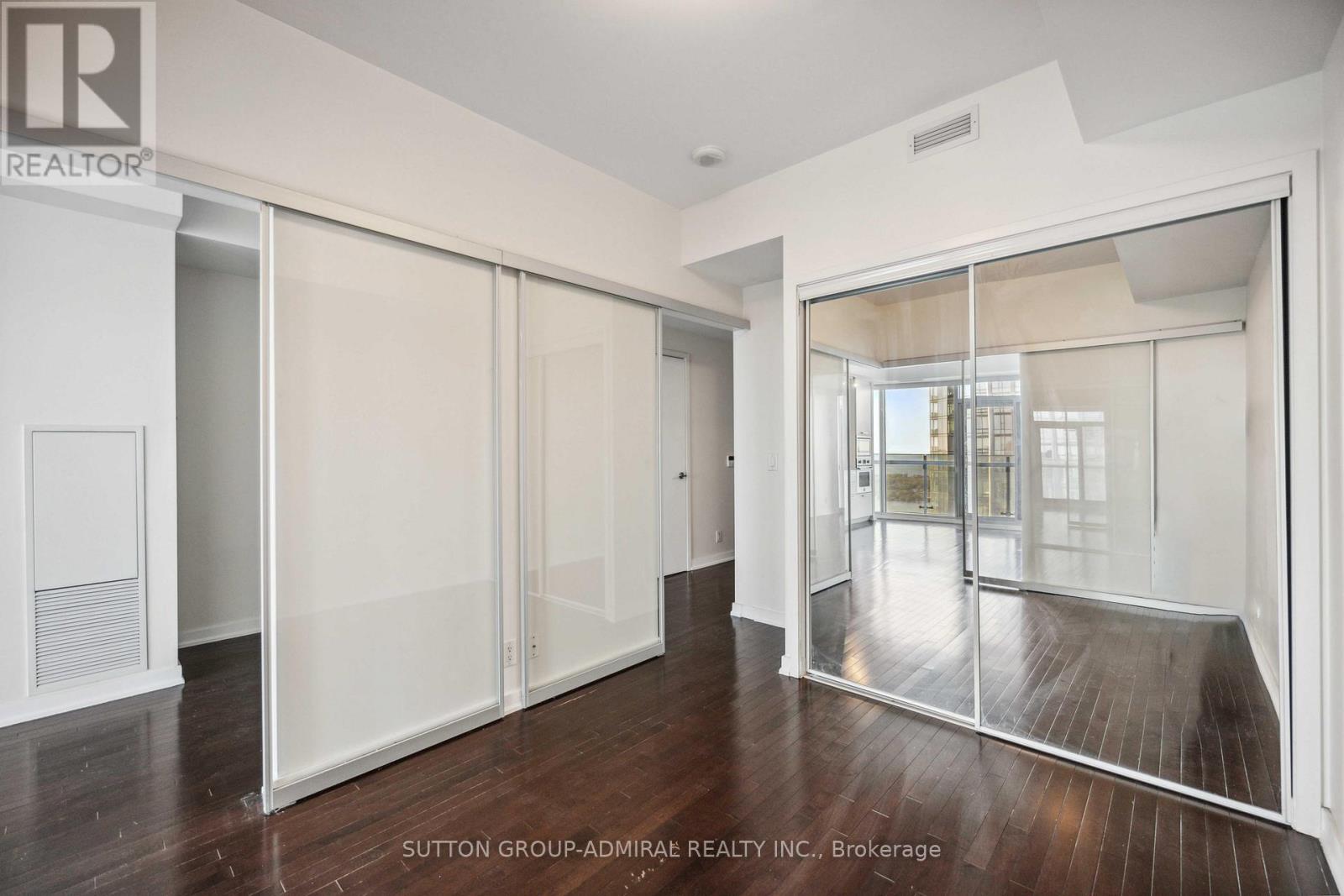 4704 - 14 York Street, Toronto, Ontario  M5J 0B1 - Photo 10 - C12397307