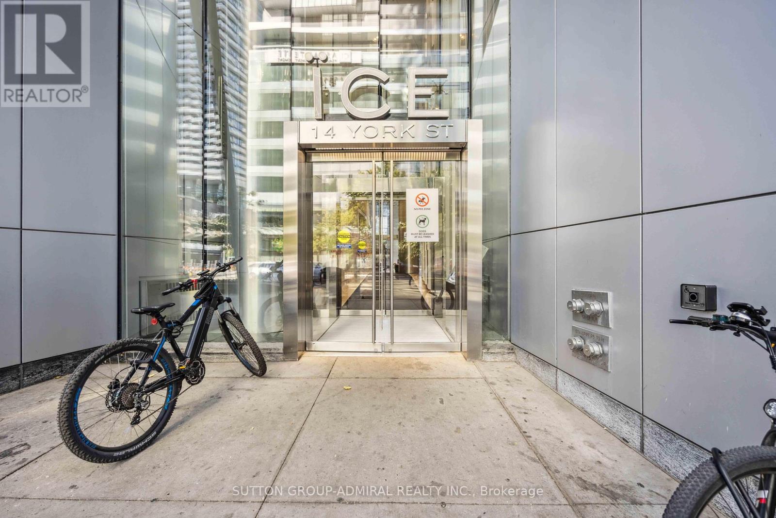 4704 - 14 York Street, Toronto, Ontario  M5J 0B1 - Photo 4 - C12397307