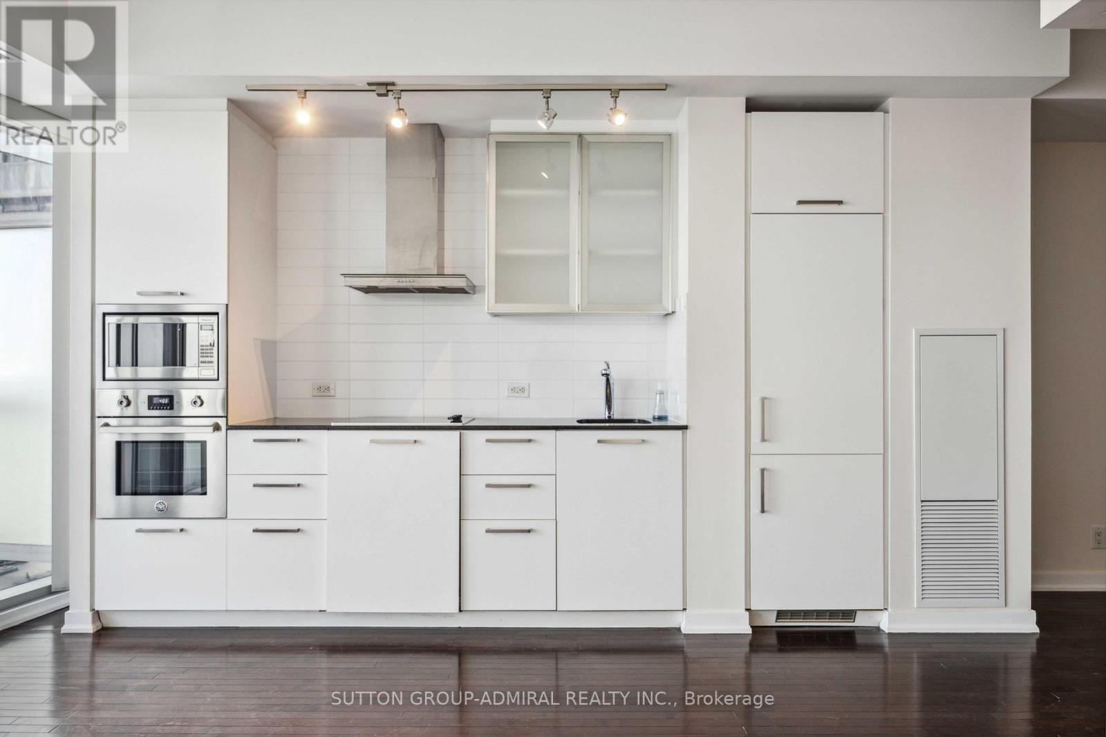 4704 - 14 York Street, Toronto, Ontario  M5J 0B1 - Photo 8 - C12397307