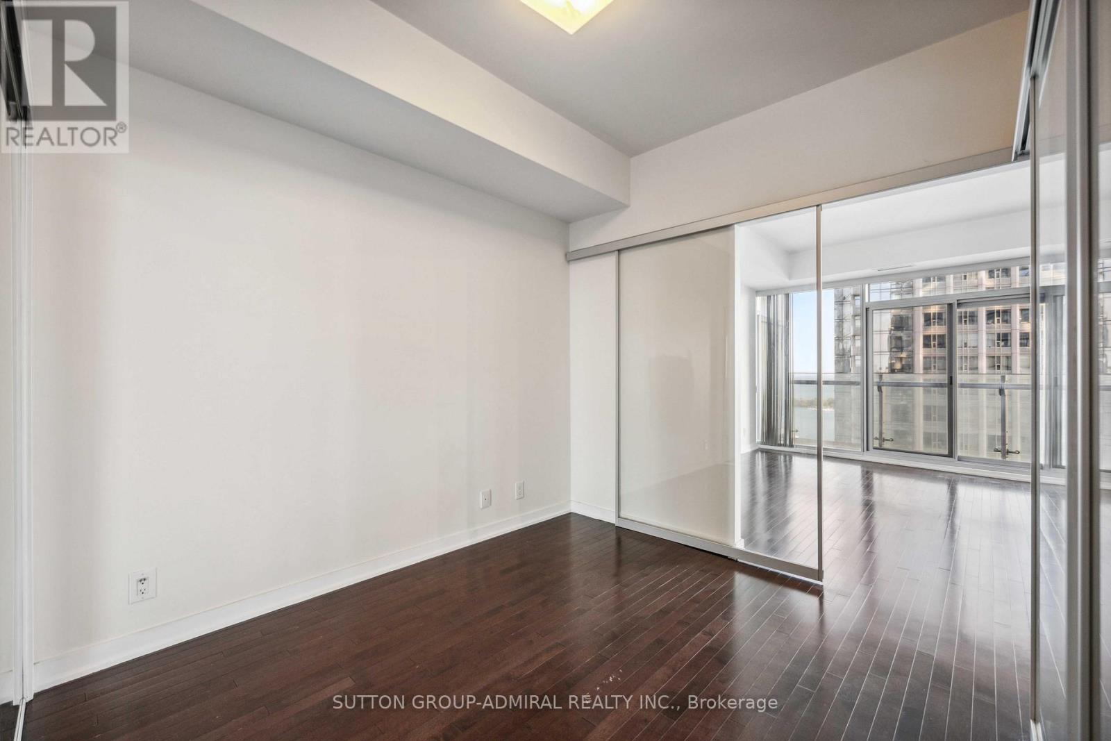 4704 - 14 York Street, Toronto, Ontario  M5J 0B1 - Photo 9 - C12397307