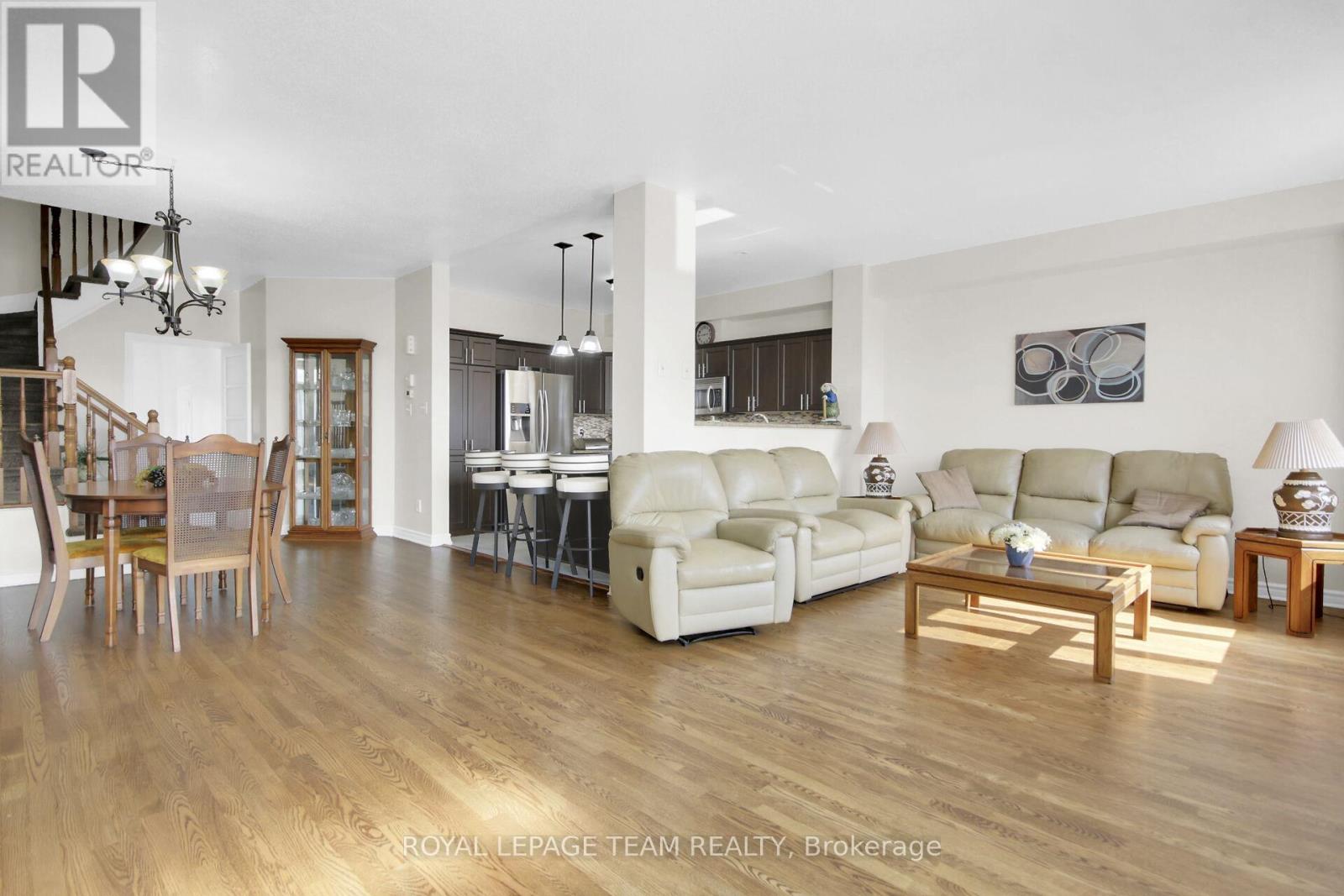 1024 Northgraves Crescent, Ottawa, Ontario  K2M 0C8 - Photo 11 - X12397341