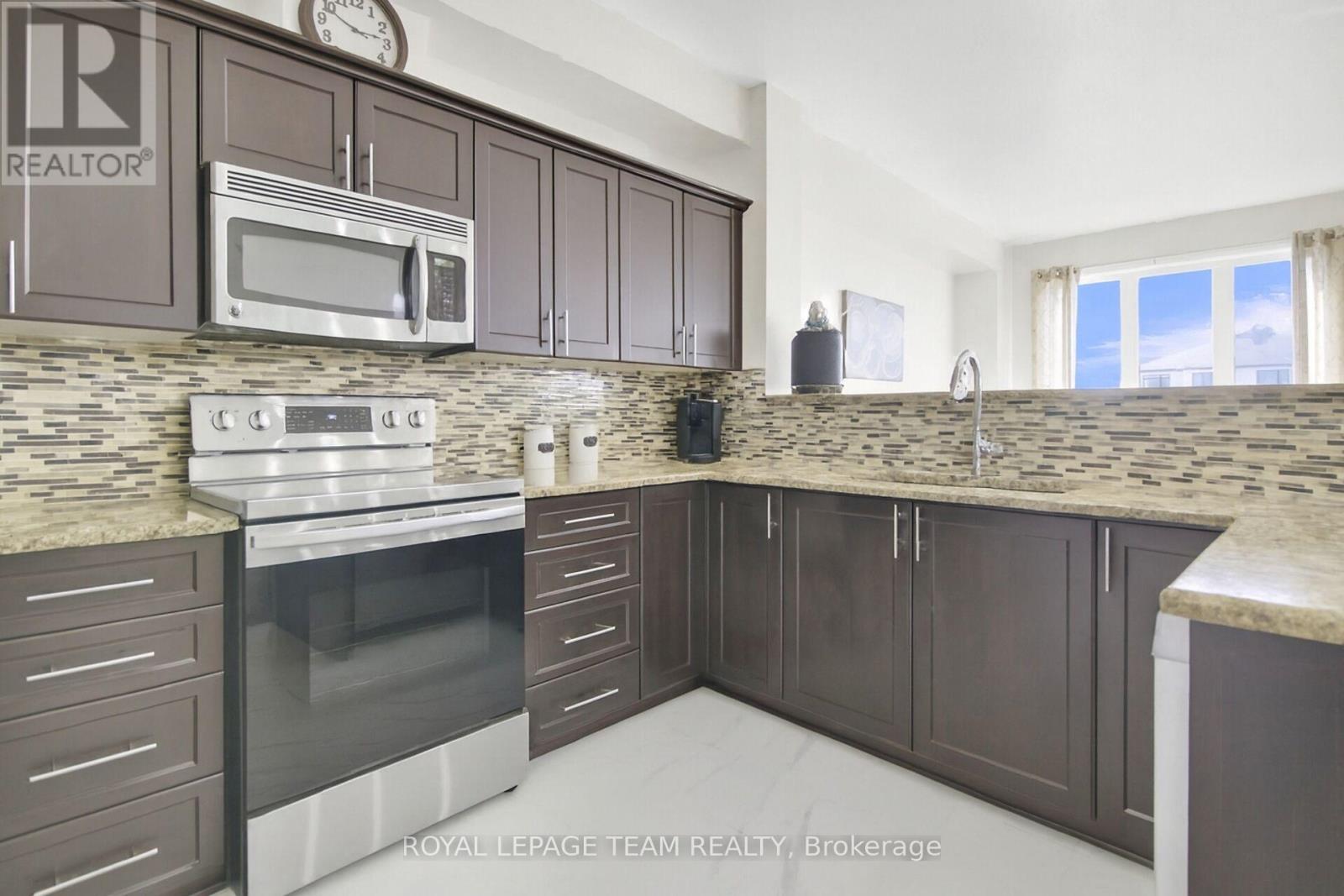 1024 Northgraves Crescent, Ottawa, Ontario  K2M 0C8 - Photo 14 - X12397341