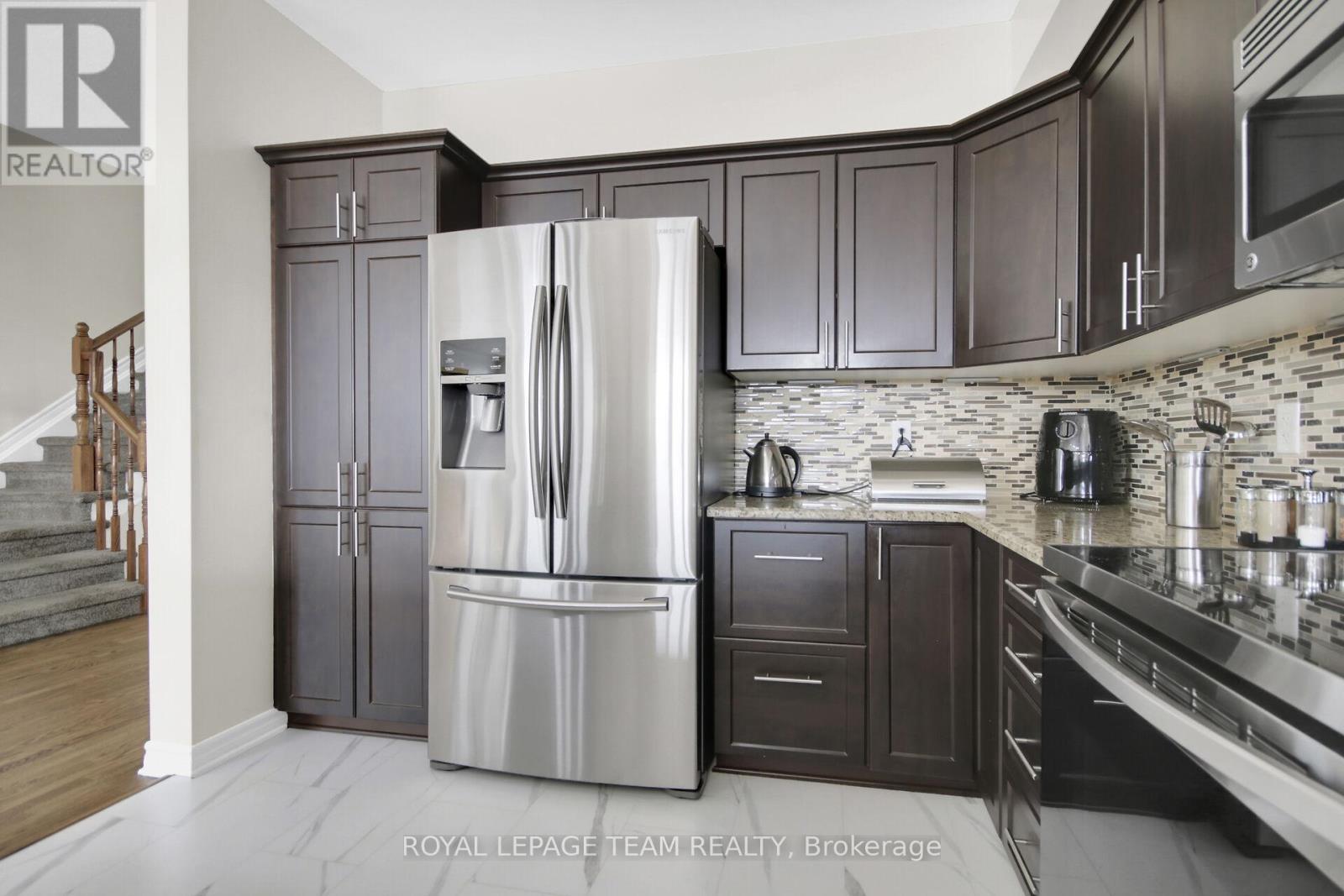 1024 Northgraves Crescent, Ottawa, Ontario  K2M 0C8 - Photo 16 - X12397341
