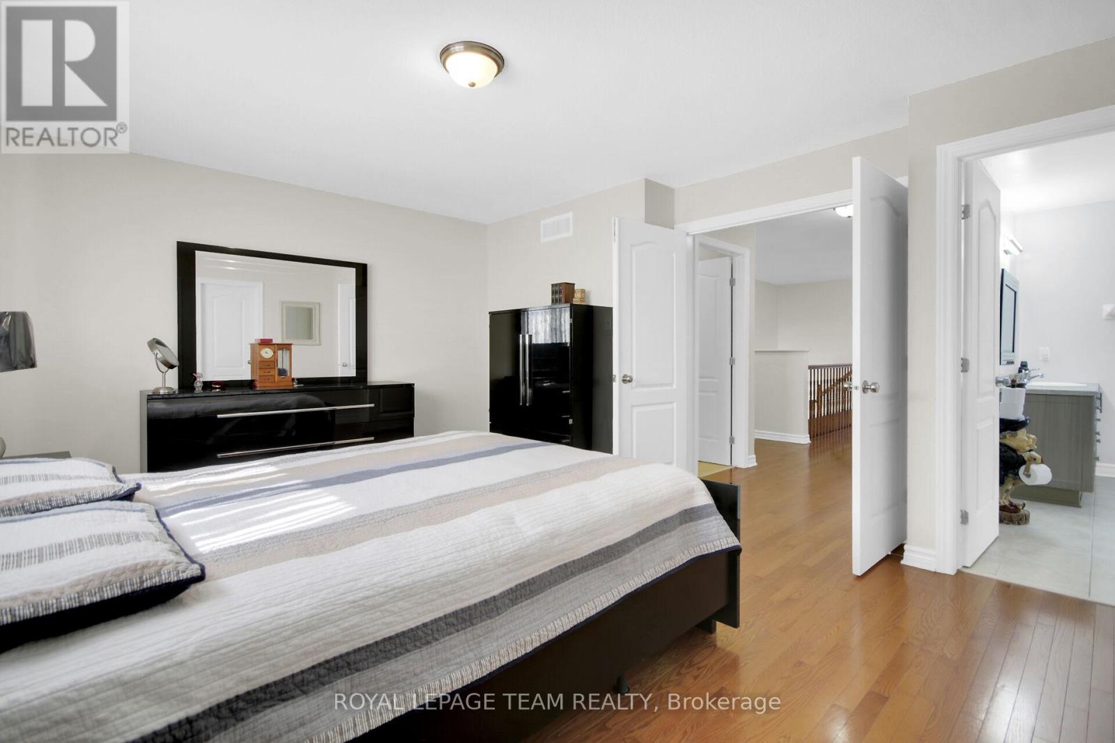 1024 Northgraves Crescent, Ottawa, Ontario  K2M 0C8 - Photo 25 - X12397341
