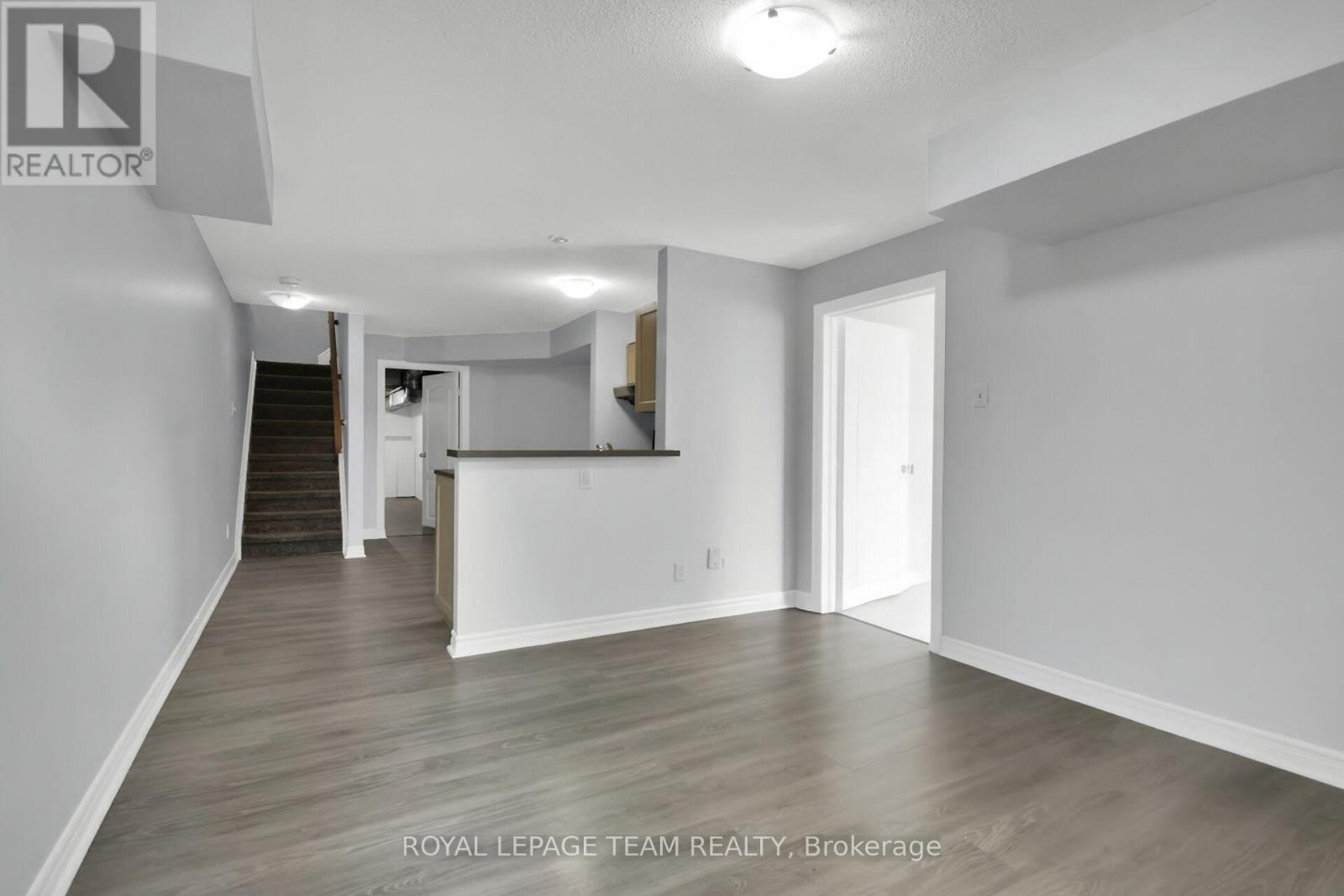 1024 Northgraves Crescent, Ottawa, Ontario  K2M 0C8 - Photo 32 - X12397341