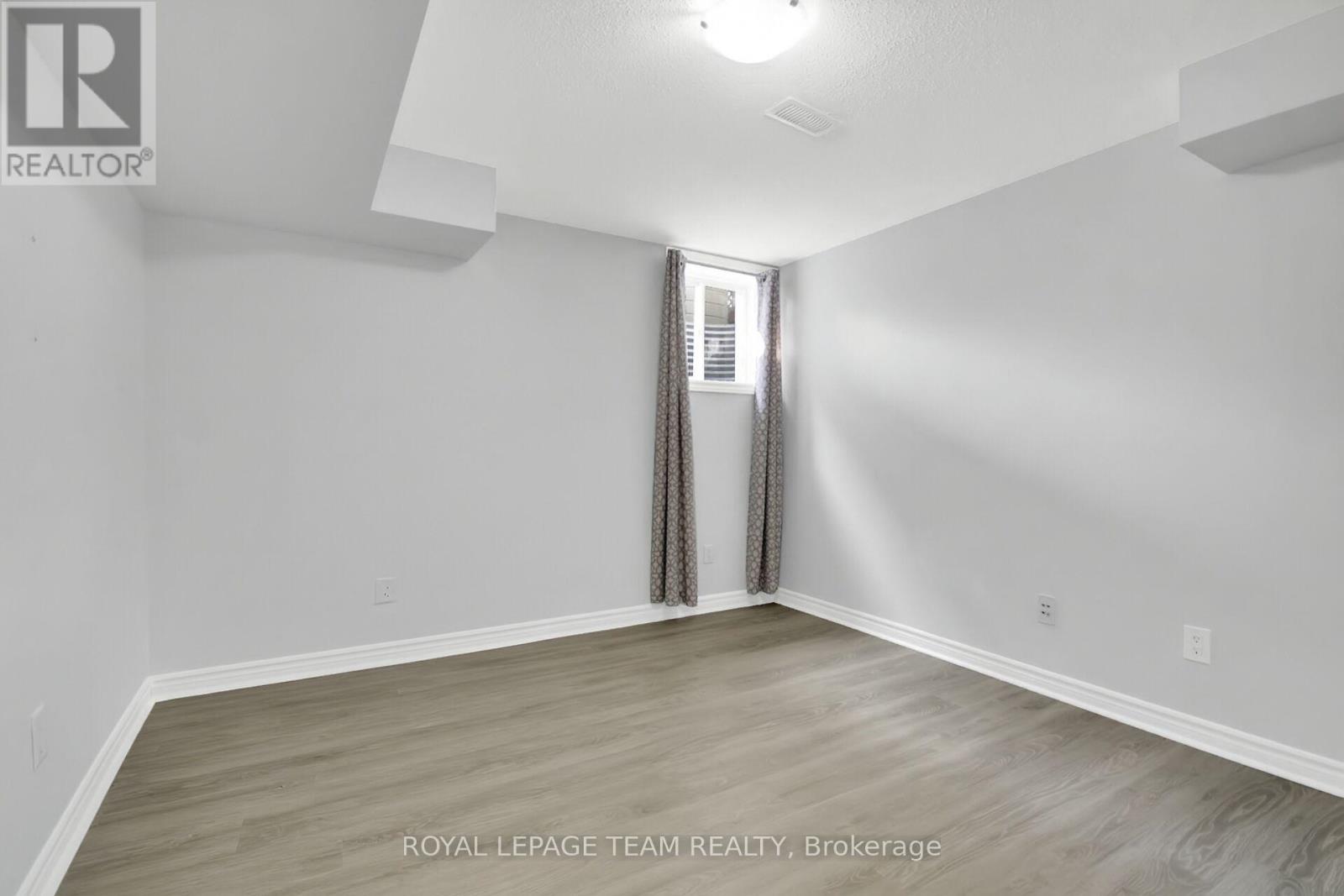 1024 Northgraves Crescent, Ottawa, Ontario  K2M 0C8 - Photo 37 - X12397341