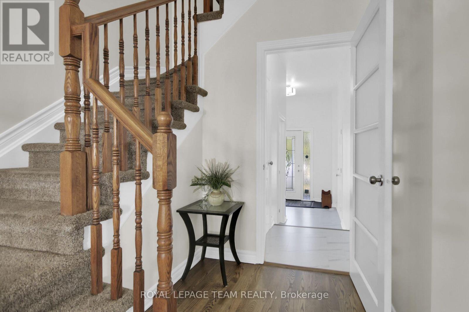 1024 Northgraves Crescent, Ottawa, Ontario  K2M 0C8 - Photo 6 - X12397341