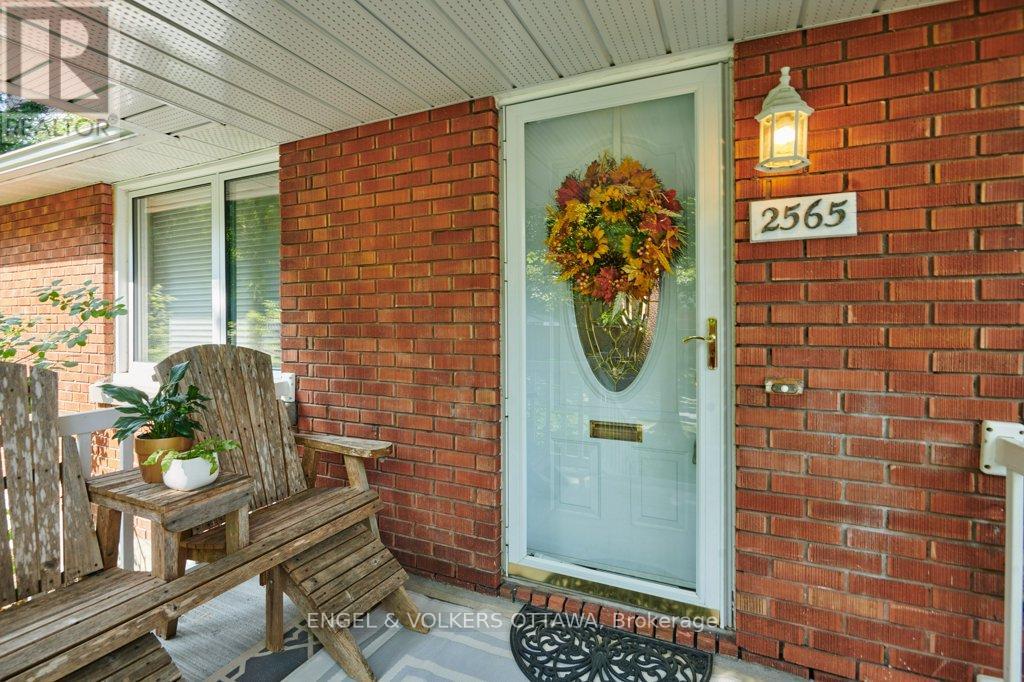 Property at 2565 ELMHURST STREET image 4