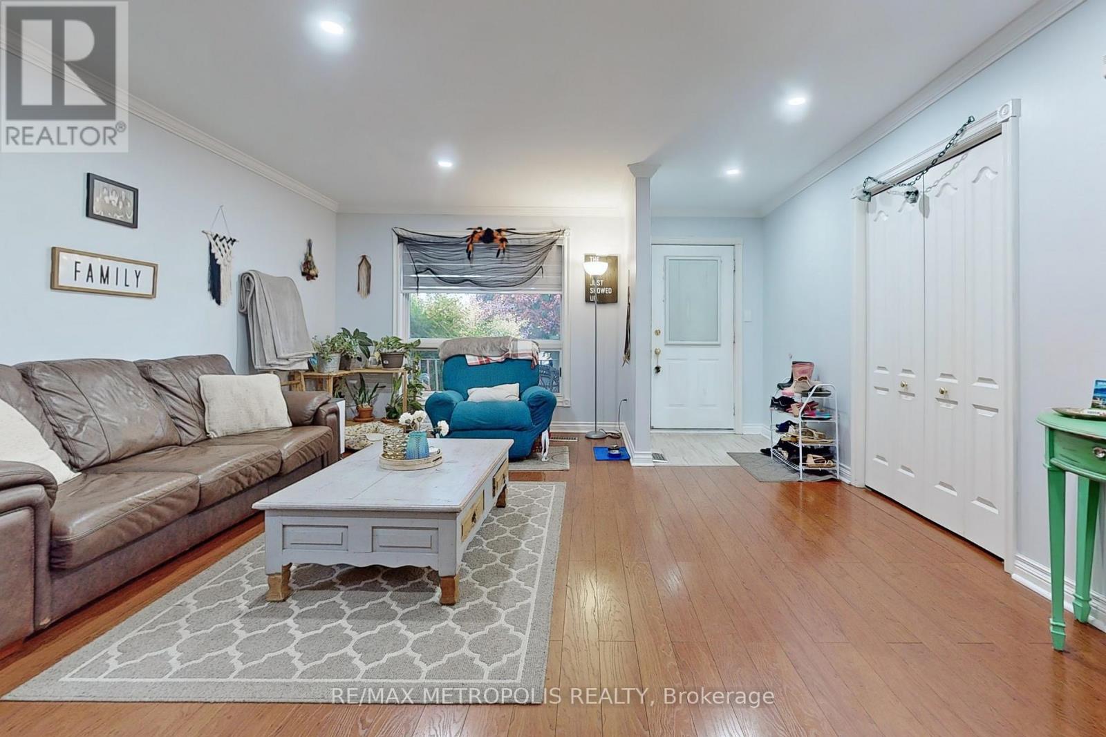 709 Keates Avenue, Oshawa, Ontario  L1H 7Y3 - Photo 8 - E12397155