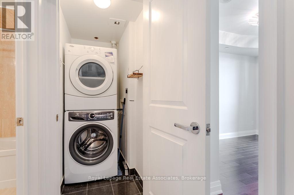 426 - 11 Bronte Road, Oakville, Ontario  L6L 0E1 - Photo 13 - W12395775
