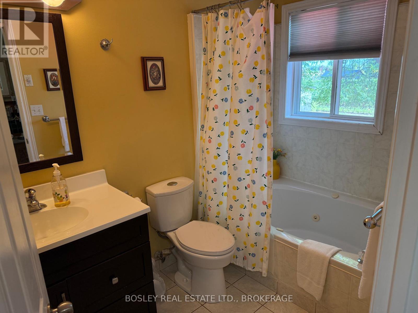 972 Line 3 Road, Niagara-On-The-Lake, Ontario  L0S 1J0 - Photo 7 - X12397399