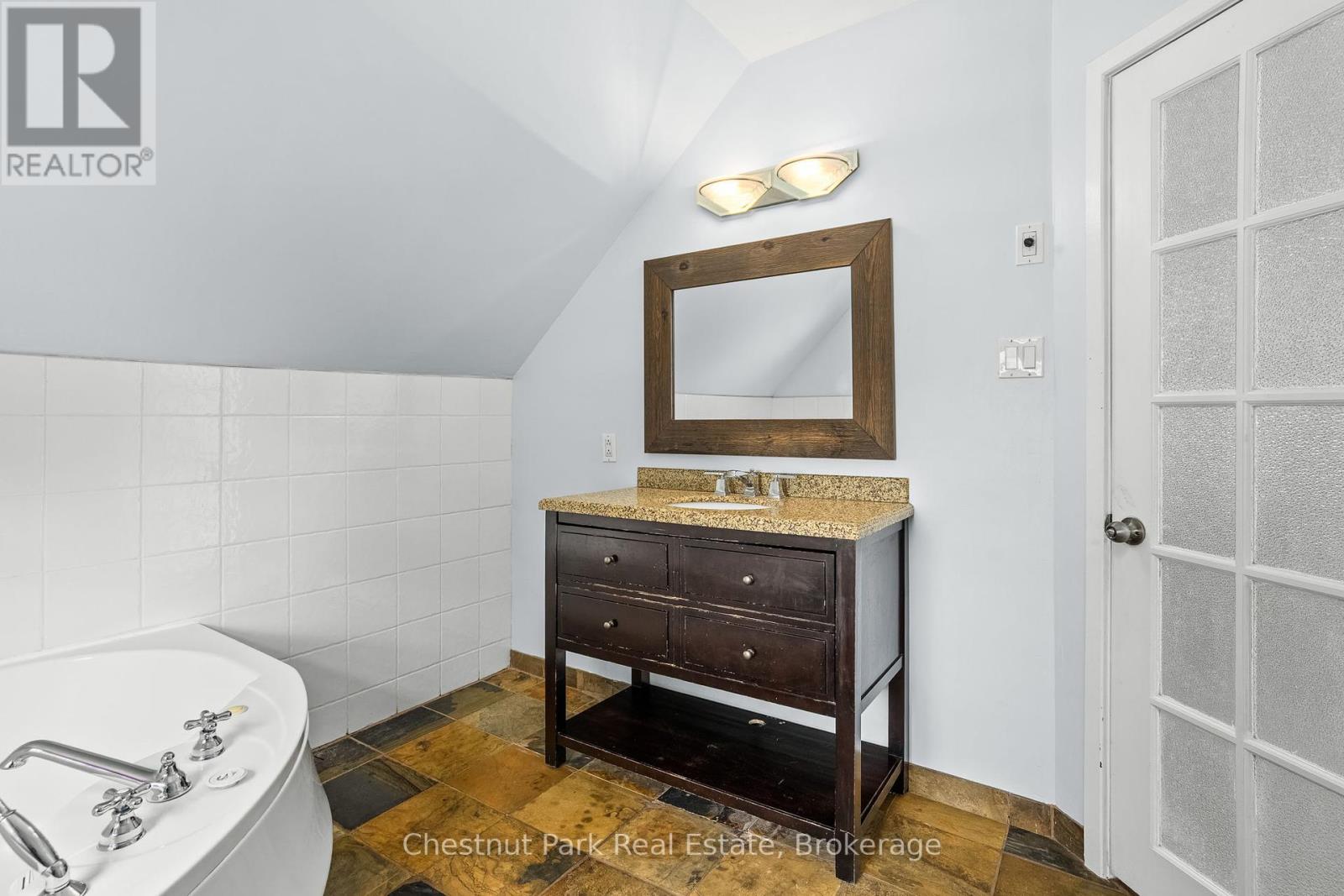 615 Bay Street, Gravenhurst, Ontario  P1P 1G8 - Photo 28 - X12397389