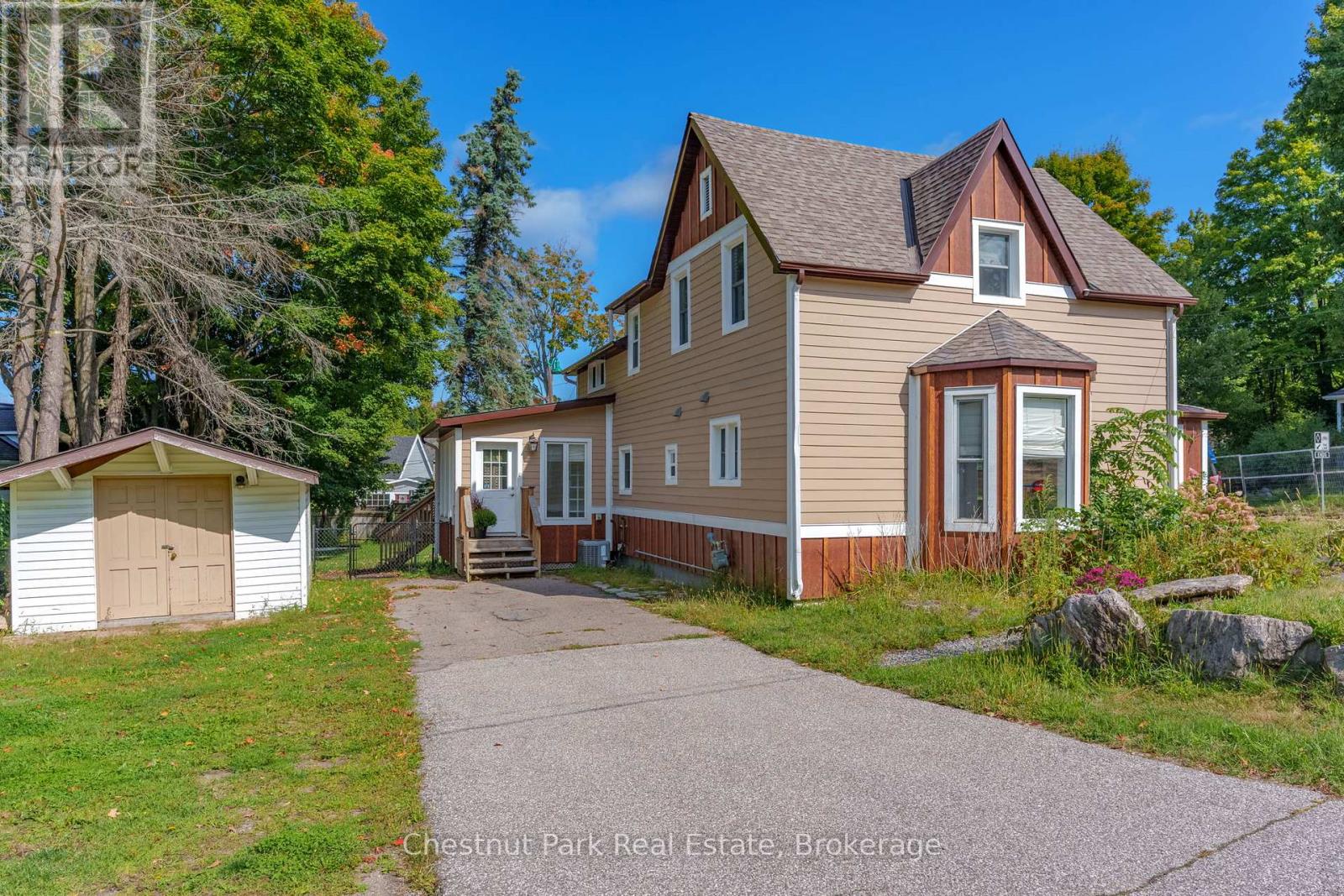 615 Bay Street, Gravenhurst, Ontario  P1P 1G8 - Photo 4 - X12397389