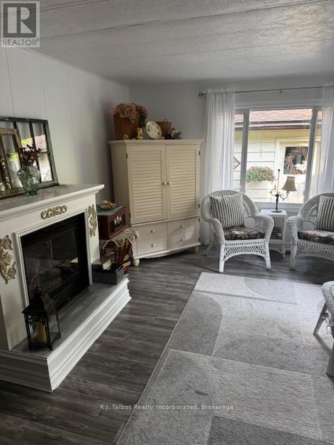 213 Chestnut Drive Drive S, Central Huron (Goderich), Ontario  N0M 1L0 - Photo 8 - X12397405