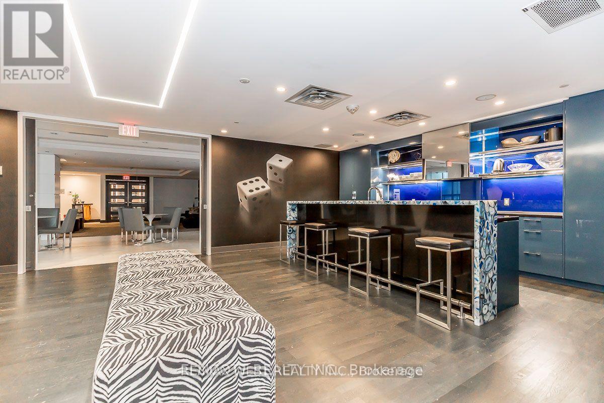 621 - 9471 Yonge Street, Richmond Hill, Ontario  L4C 1V4 - Photo 17 - N12397250