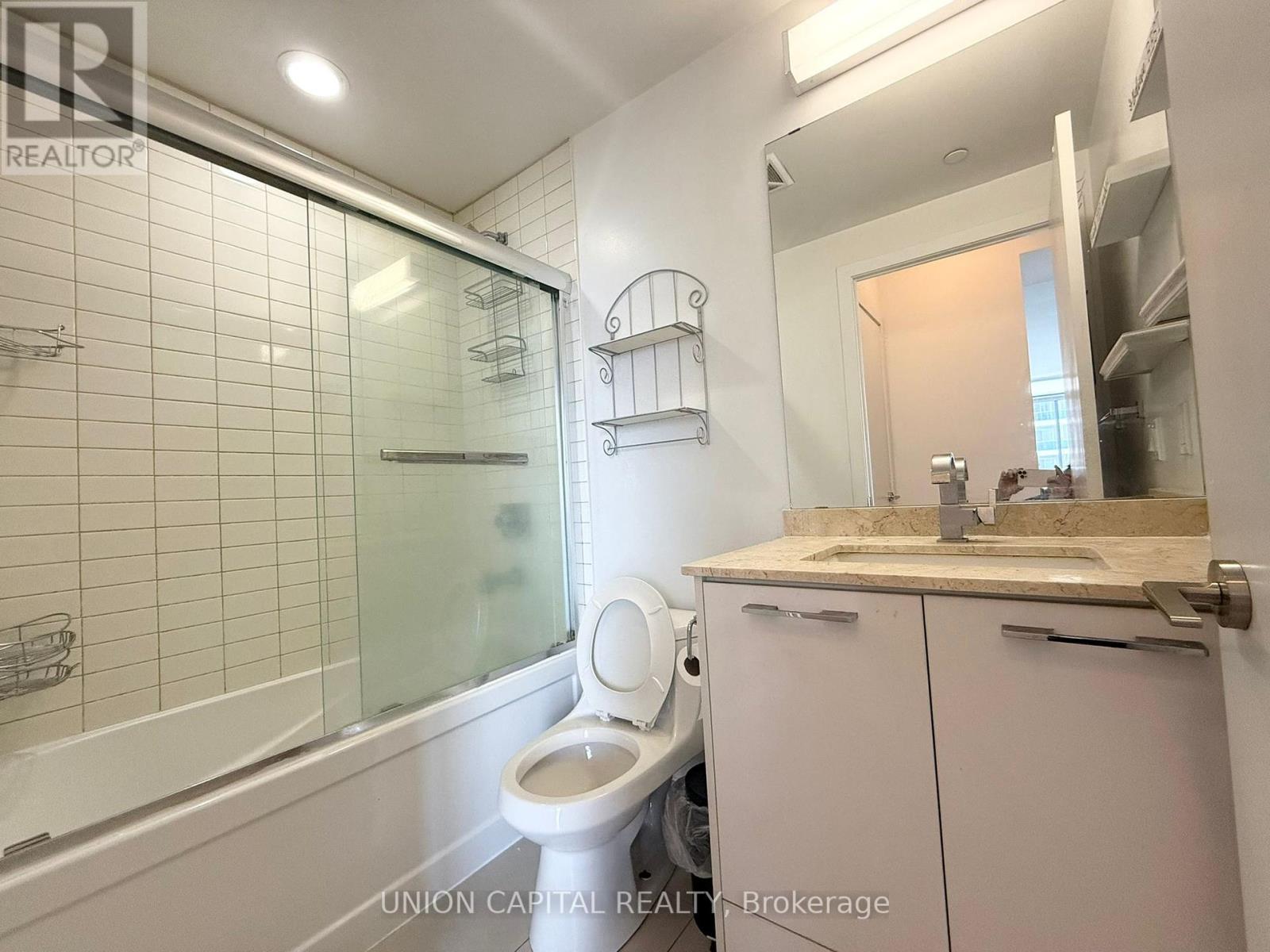1201 - 9471 Yonge Street, Richmond Hill, Ontario  L4C 0Z5 - Photo 14 - N12397258