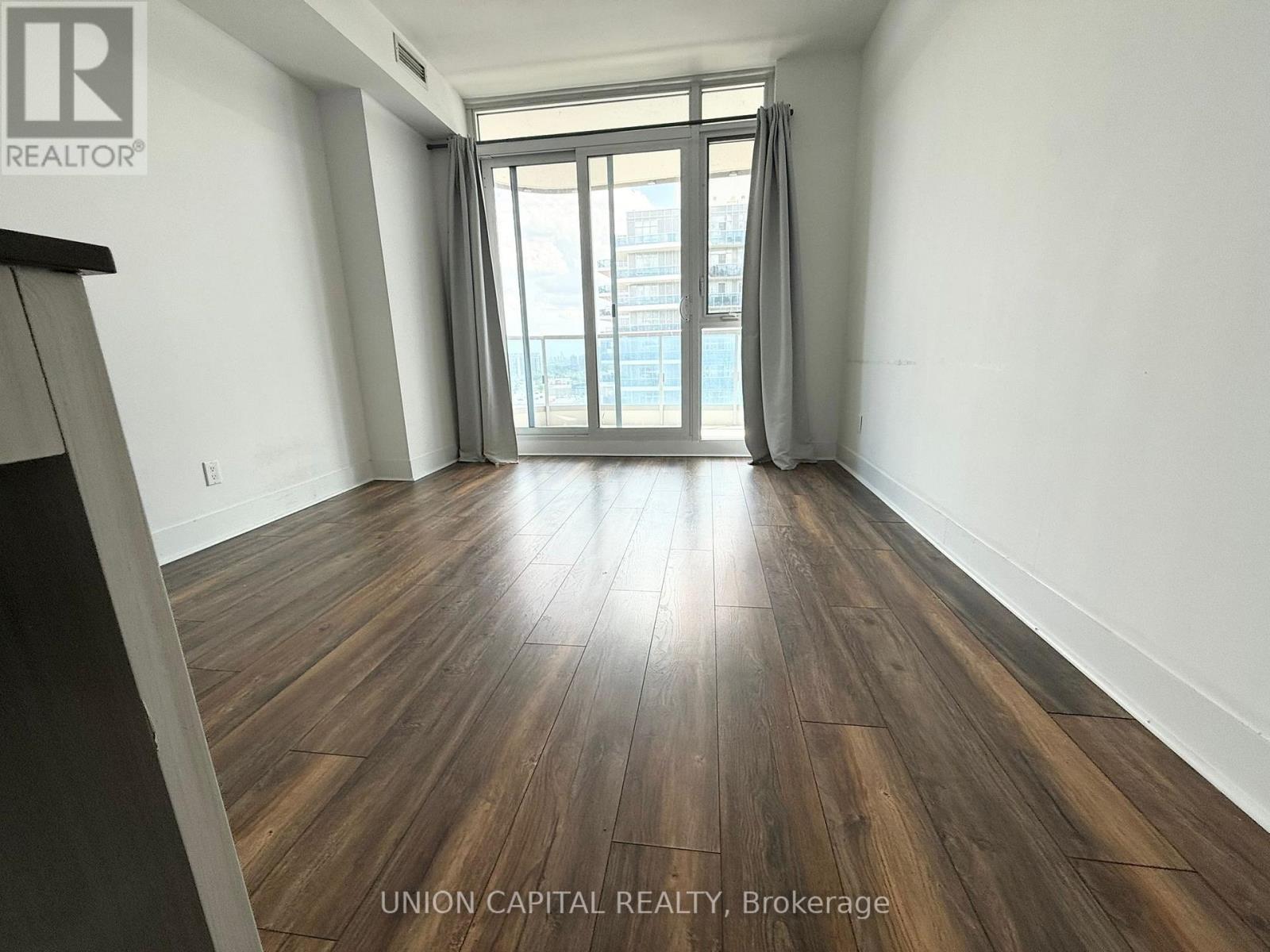 1201 - 9471 Yonge Street, Richmond Hill, Ontario  L4C 0Z5 - Photo 8 - N12397258