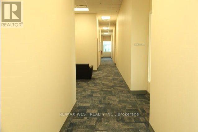 3 - 205 Export Boulevard W, Mississauga, Ontario  L5S 1Z2 - Photo 2 - W12389984