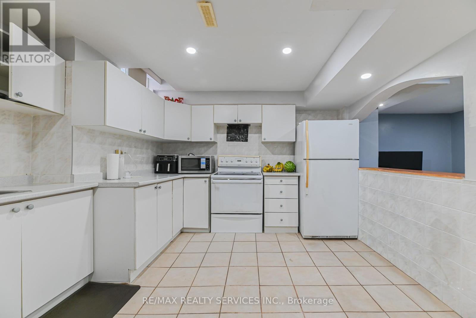 29 Leneck Avenue, Brampton (Northwood Park), Ontario  L6X 2A9 - Photo 26 - W12397113