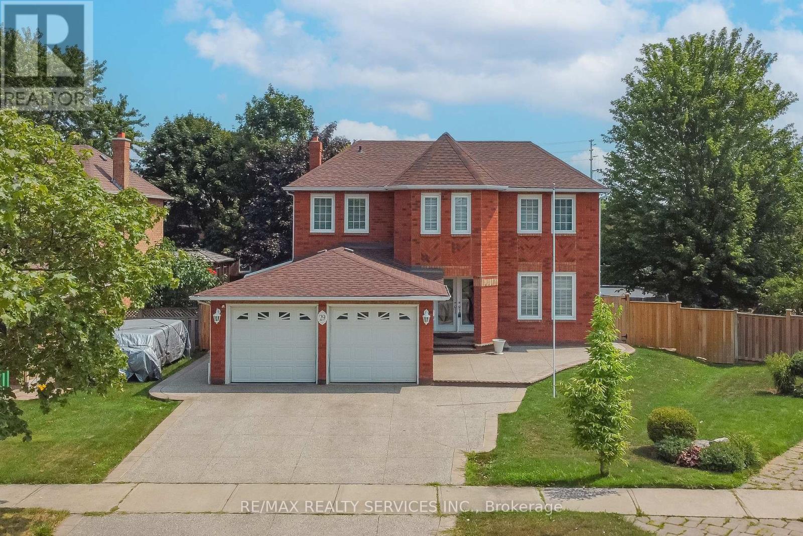29 Leneck Avenue, Brampton (Northwood Park), Ontario  L6X 2A9 - Photo 3 - W12397113