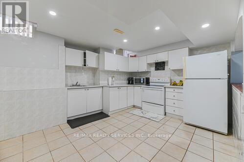 29 Leneck Avenue, Brampton (Northwood Park), Ontario  L6X 2A9 - Photo 35 - W12397113