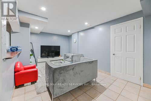 29 Leneck Avenue, Brampton (Northwood Park), Ontario  L6X 2A9 - Photo 36 - W12397113