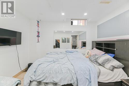 29 Leneck Avenue, Brampton (Northwood Park), Ontario  L6X 2A9 - Photo 41 - W12397113