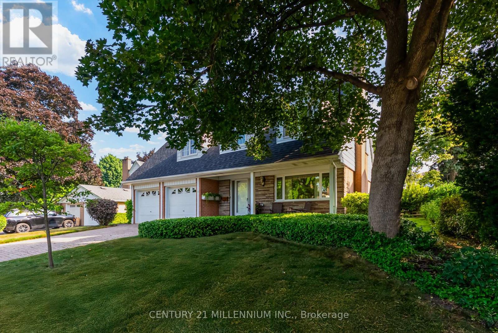 12 Alderway Avenue, Brampton, Ontario  L6Y 2B7 - Photo 3 - W12397117