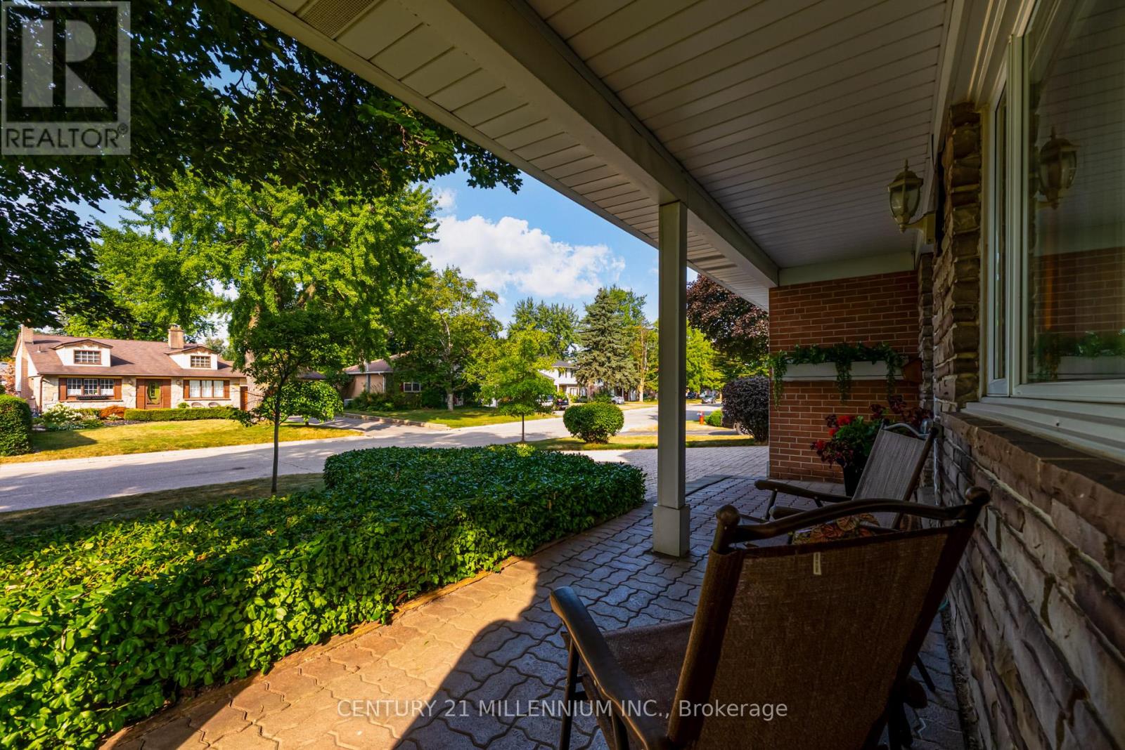 12 Alderway Avenue, Brampton, Ontario  L6Y 2B7 - Photo 4 - W12397117