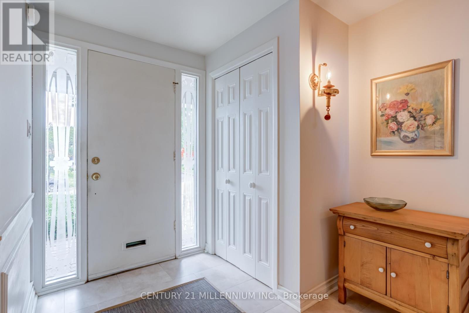 12 Alderway Avenue, Brampton, Ontario  L6Y 2B7 - Photo 5 - W12397117