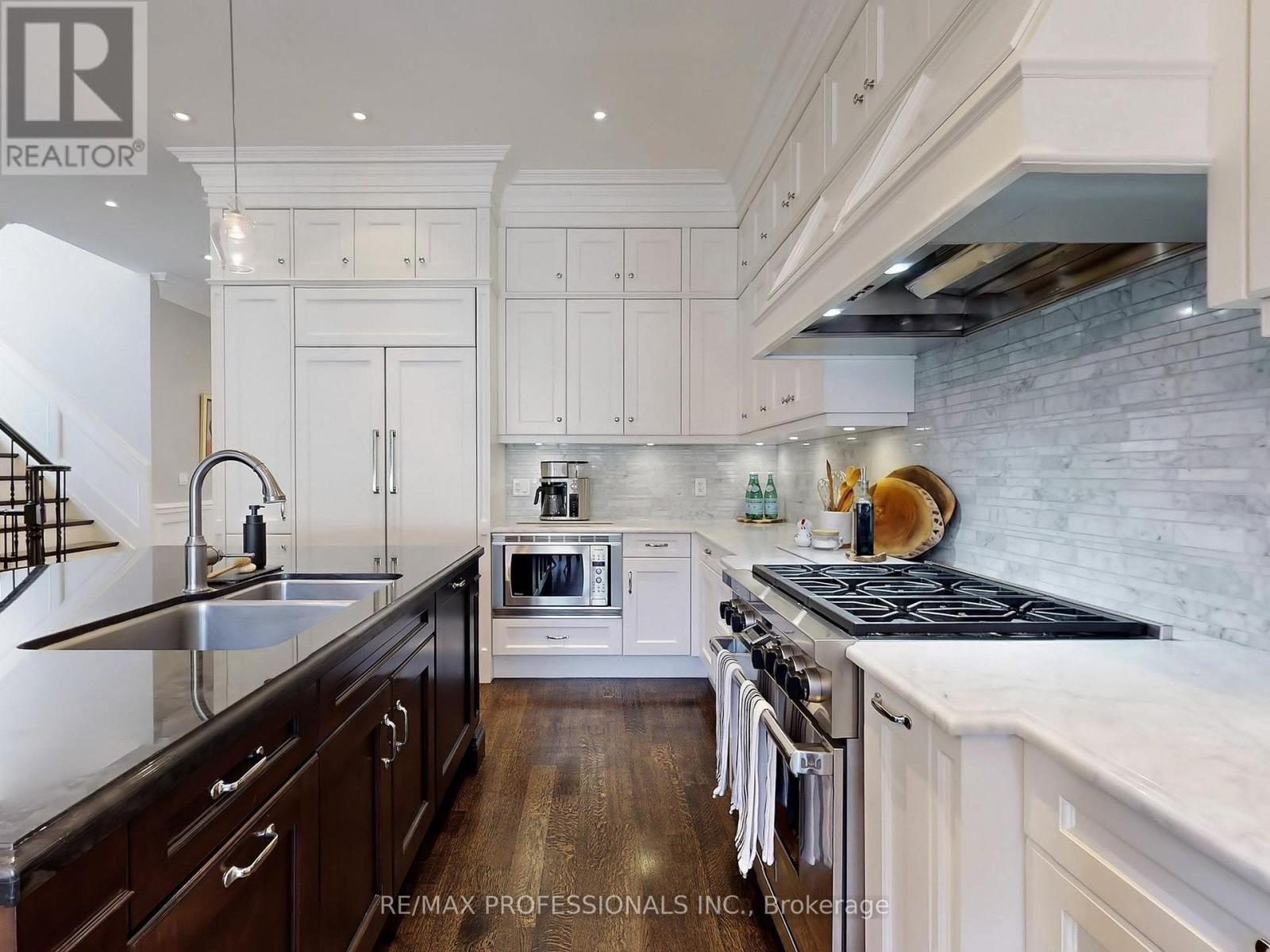 25 Humbervale Boulevard, Toronto, Ontario  M8Y 3P3 - Photo 10 - W12397132