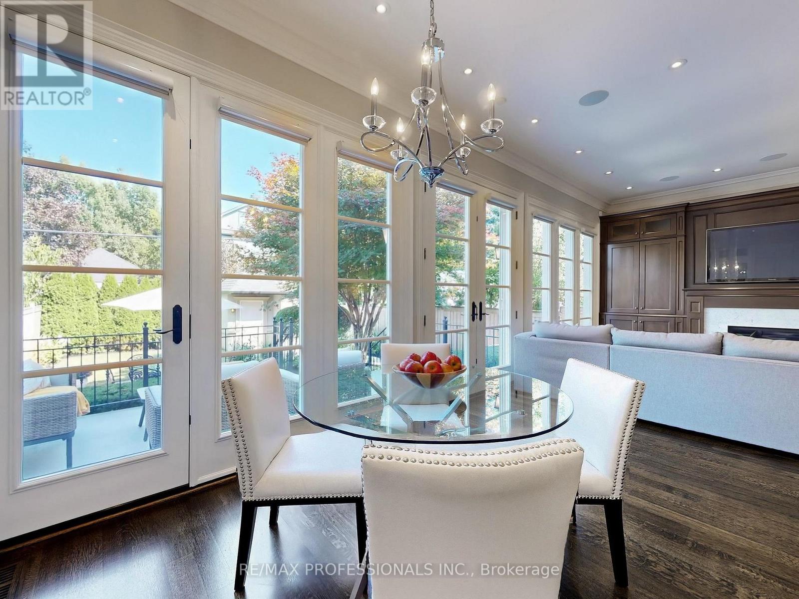 25 Humbervale Boulevard, Toronto, Ontario  M8Y 3P3 - Photo 12 - W12397132