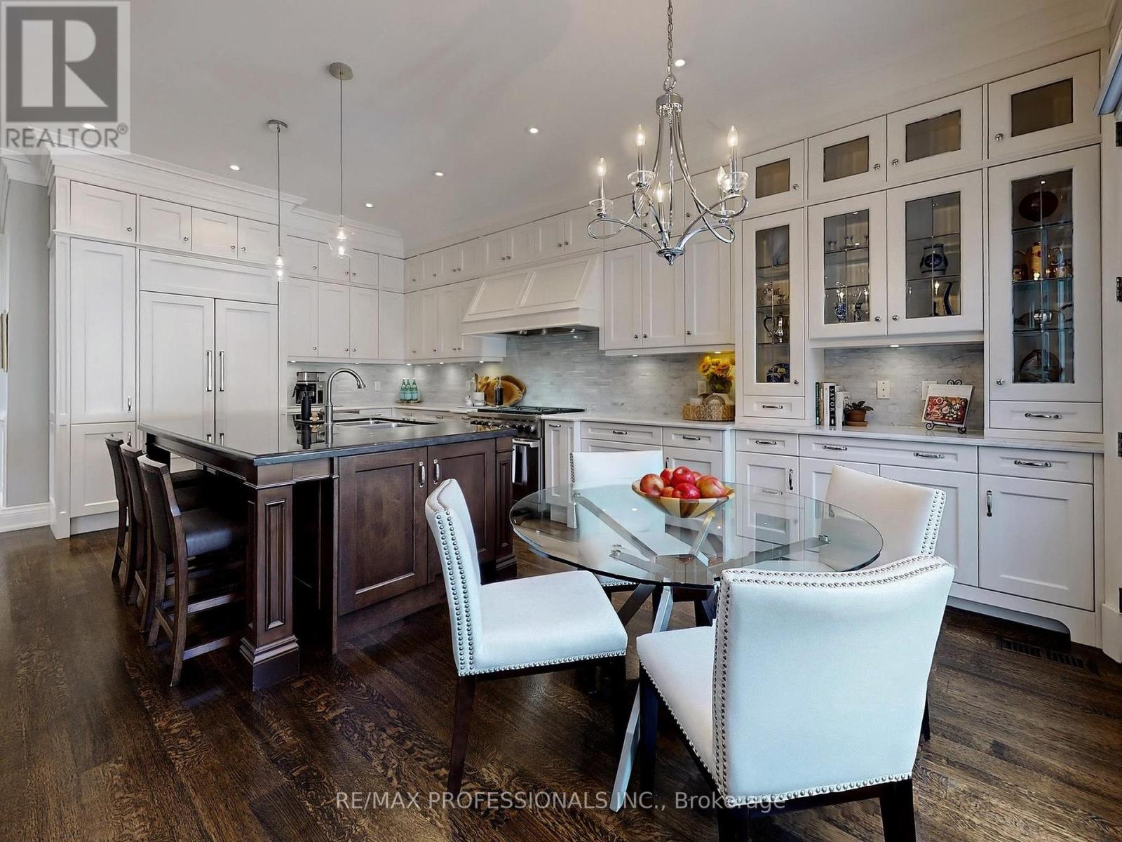 25 Humbervale Boulevard, Toronto, Ontario  M8Y 3P3 - Photo 13 - W12397132